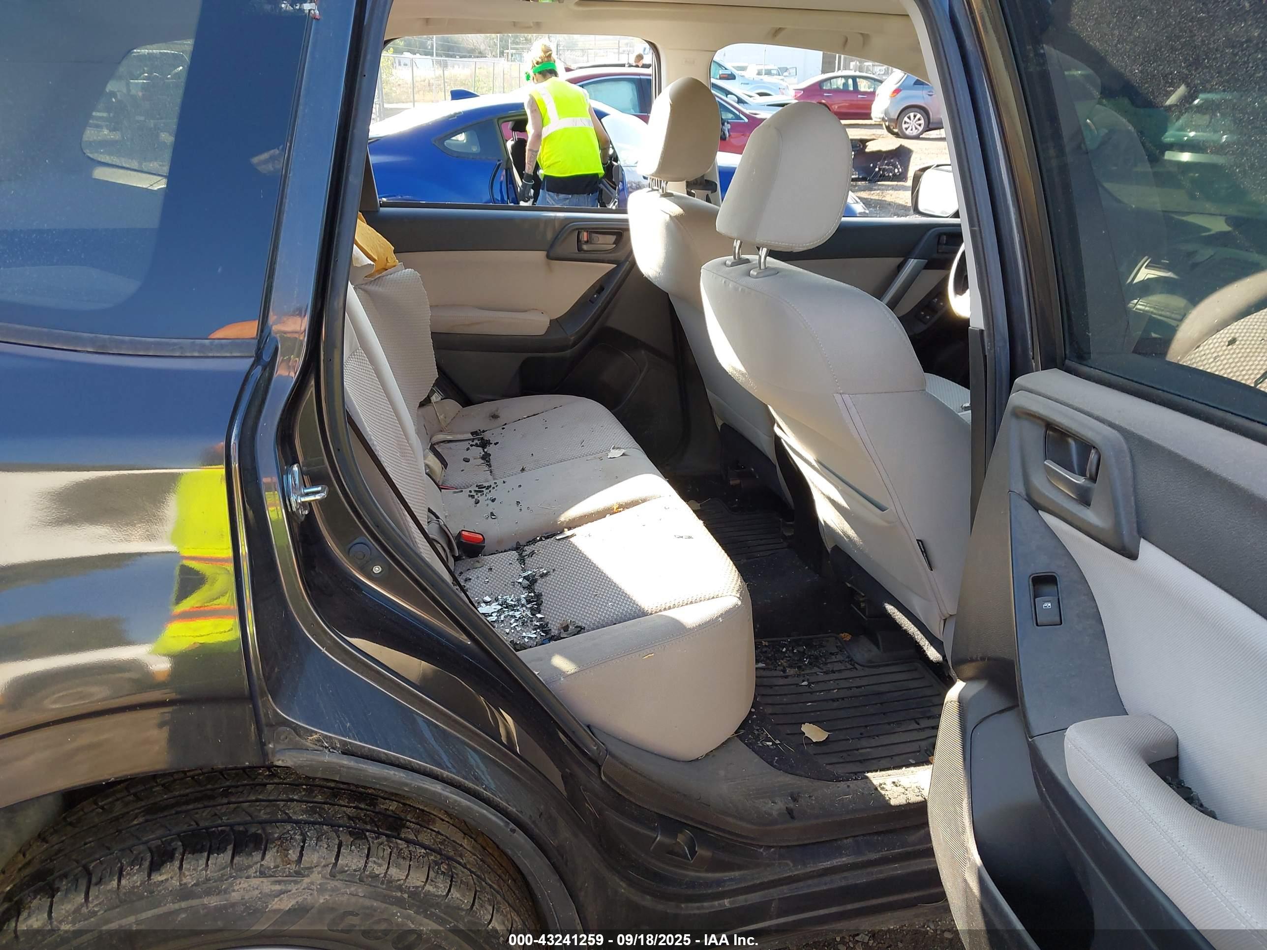 SUBARU FORESTER image 8
