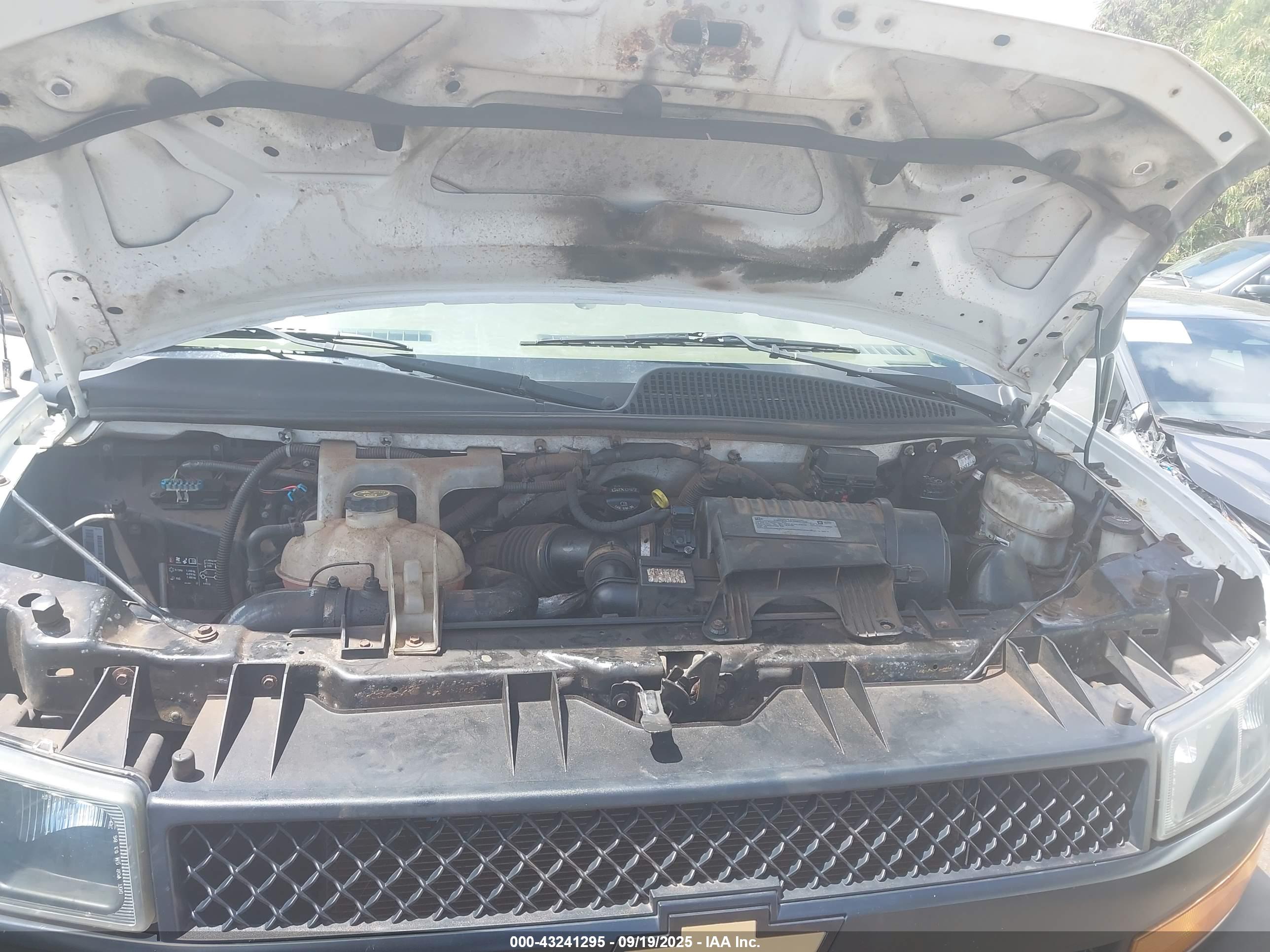 CHEVROLET EXPRESS image 10