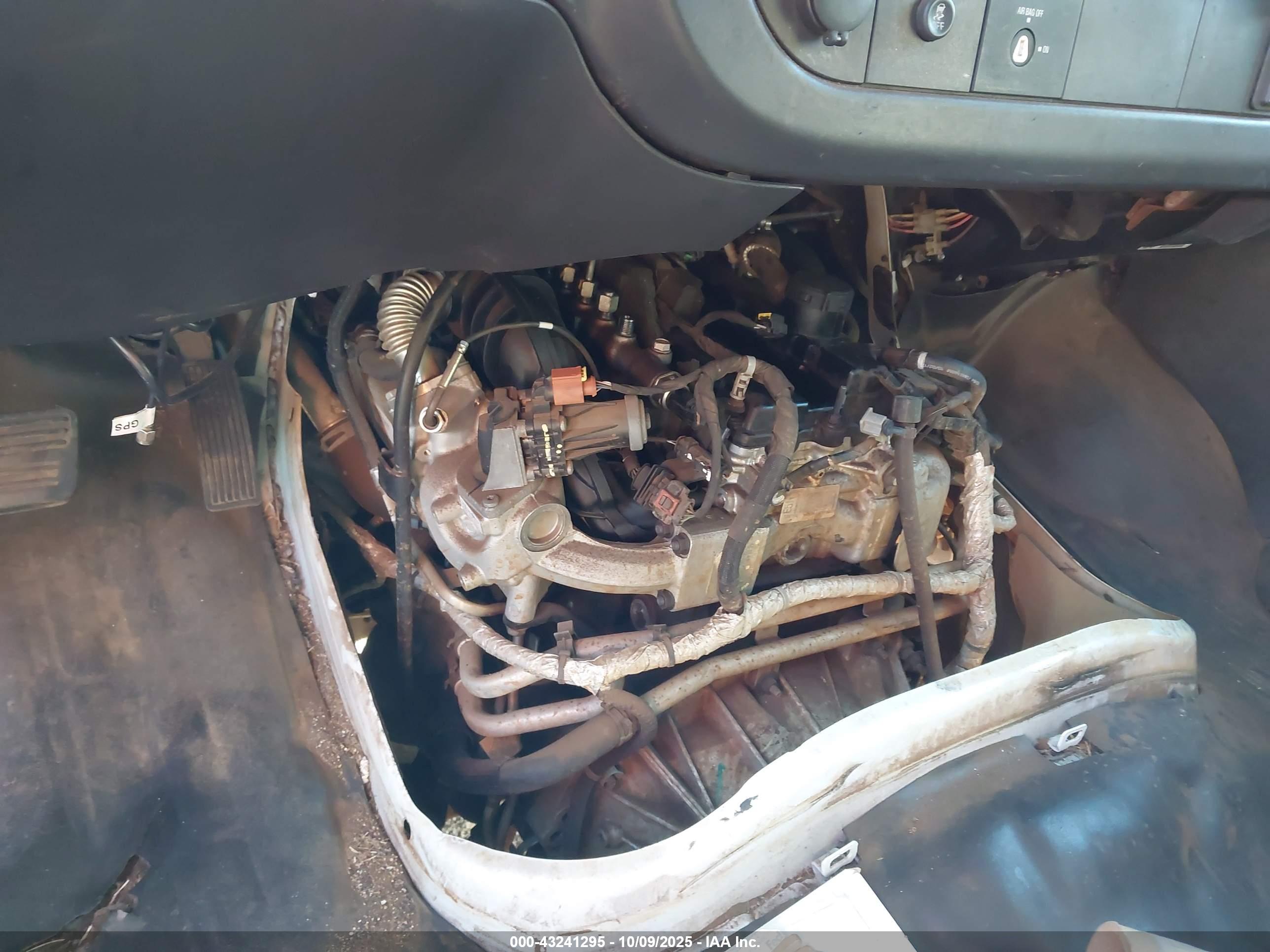 CHEVROLET EXPRESS image 6