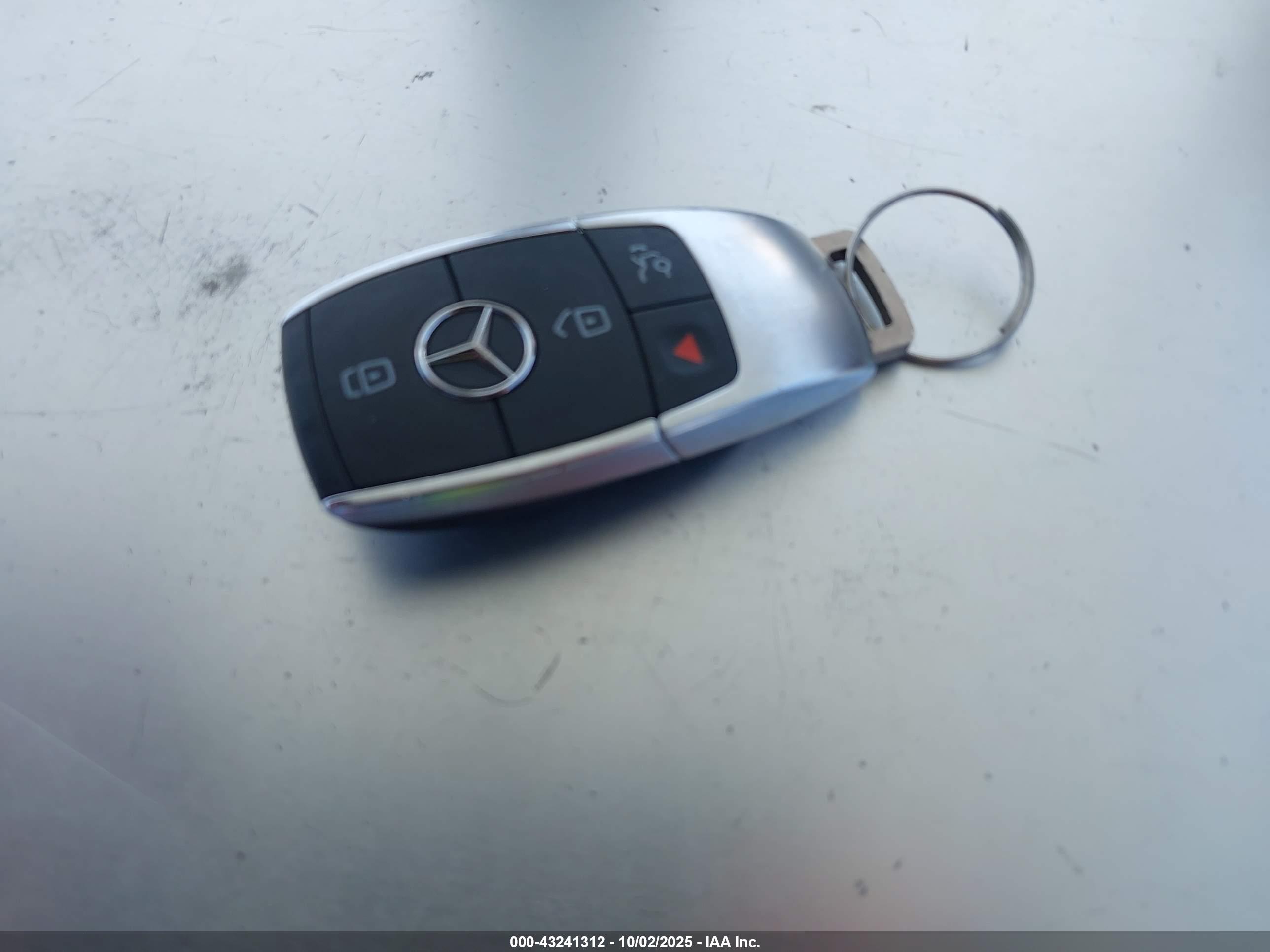 MERCEDES-BENZ EQB image 11