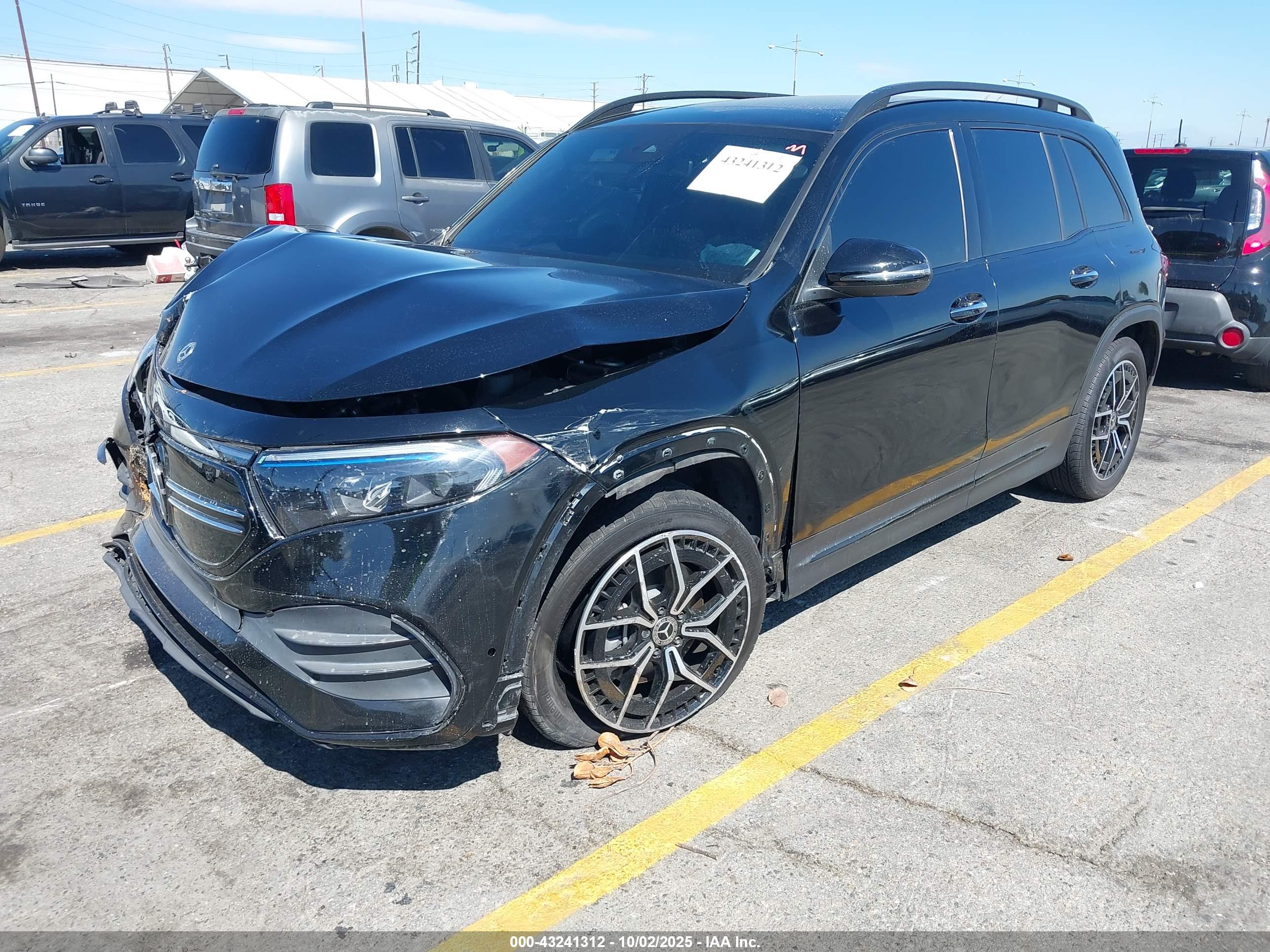 MERCEDES-BENZ EQB image 2