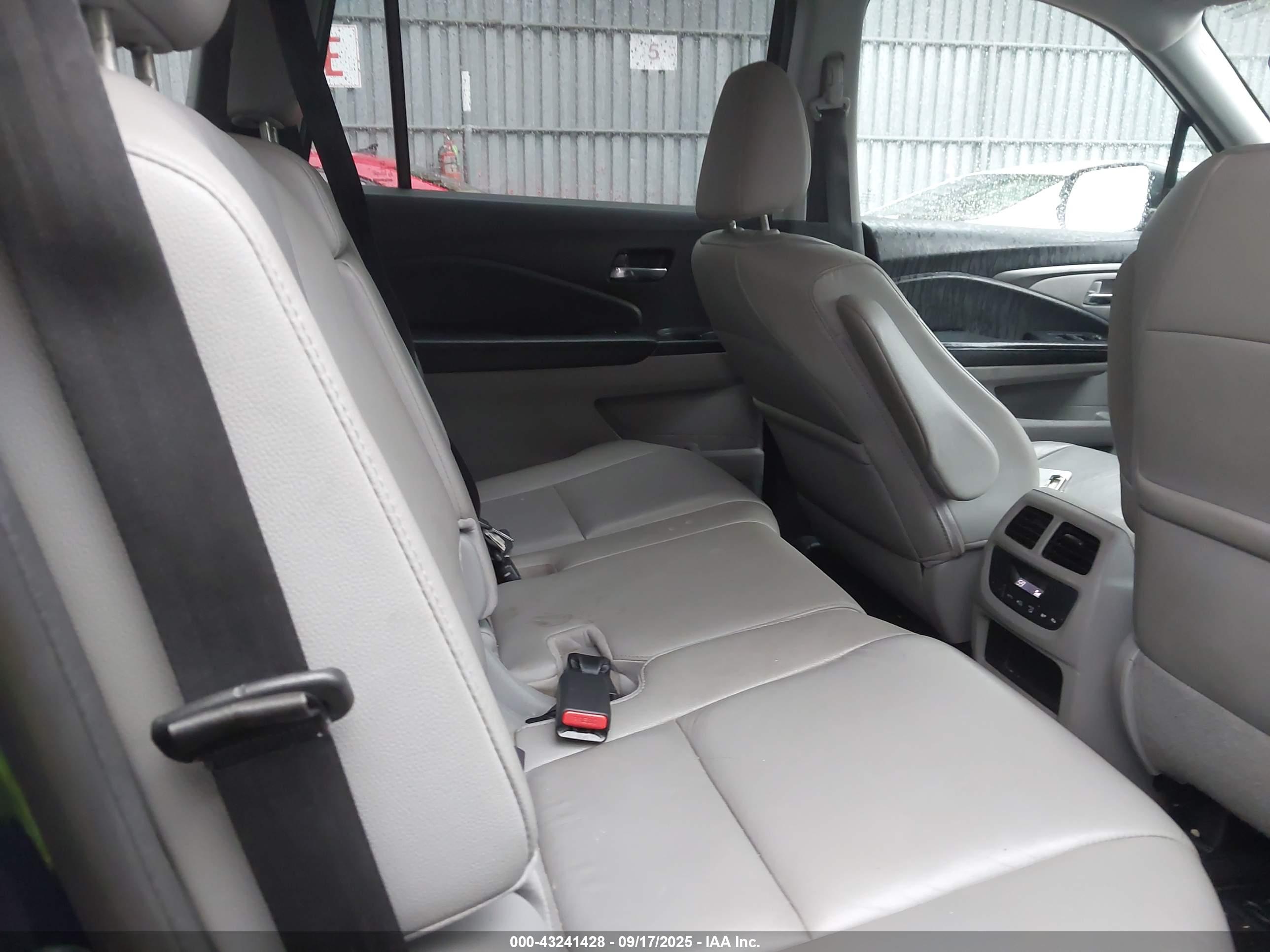 HONDA PILOT image 8