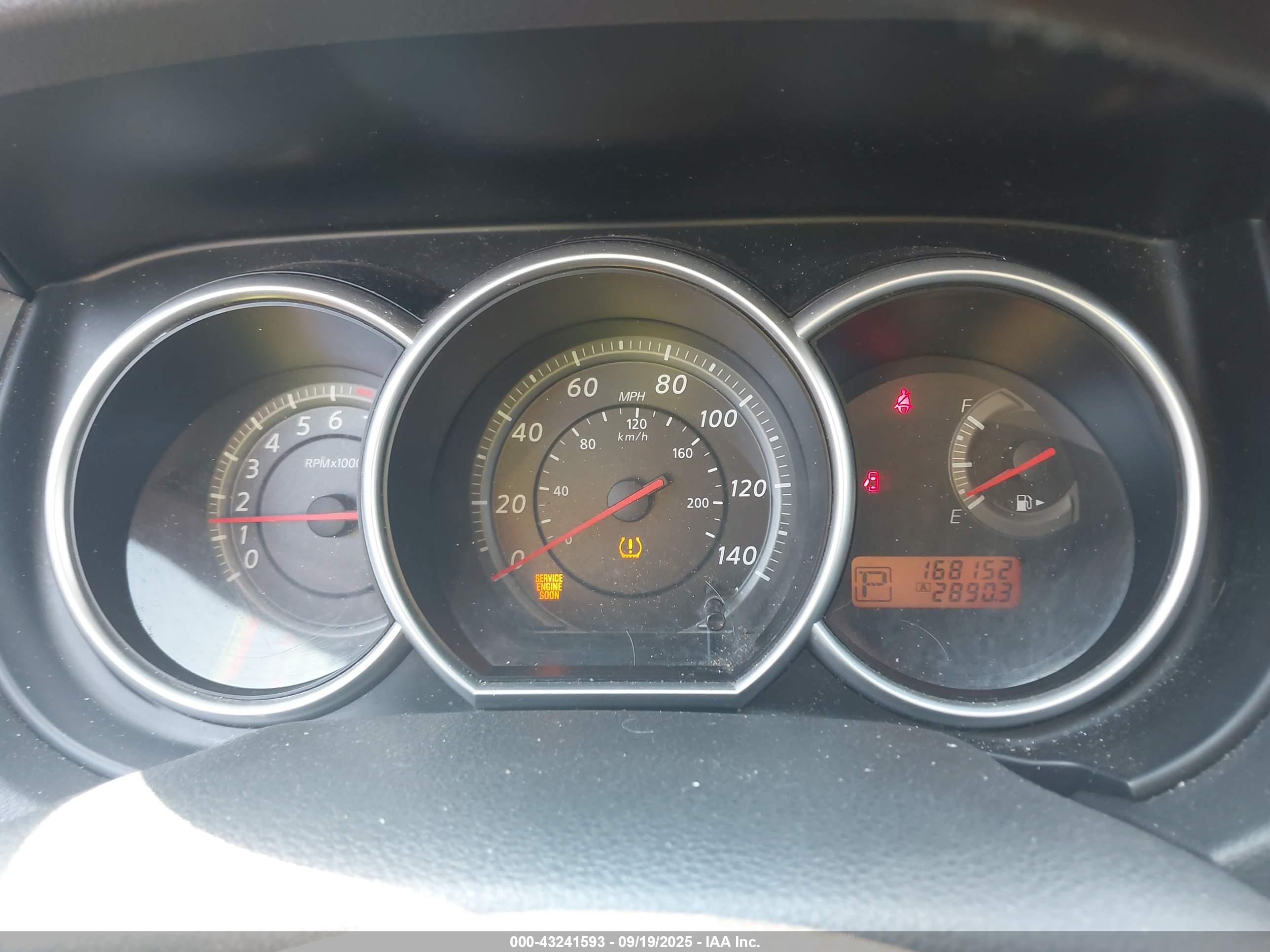NISSAN VERSA image 7