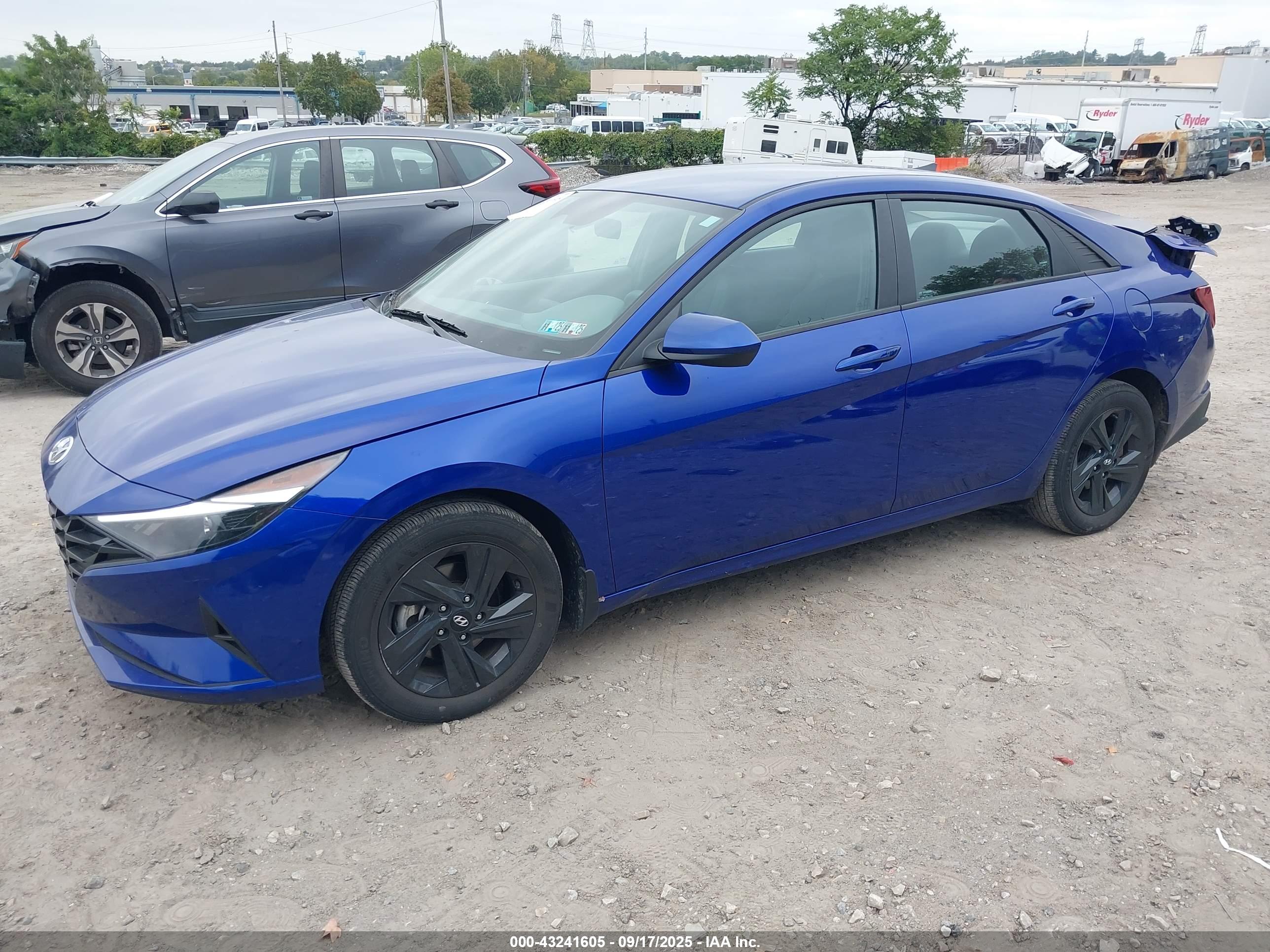 HYUNDAI ELANTRA image 2