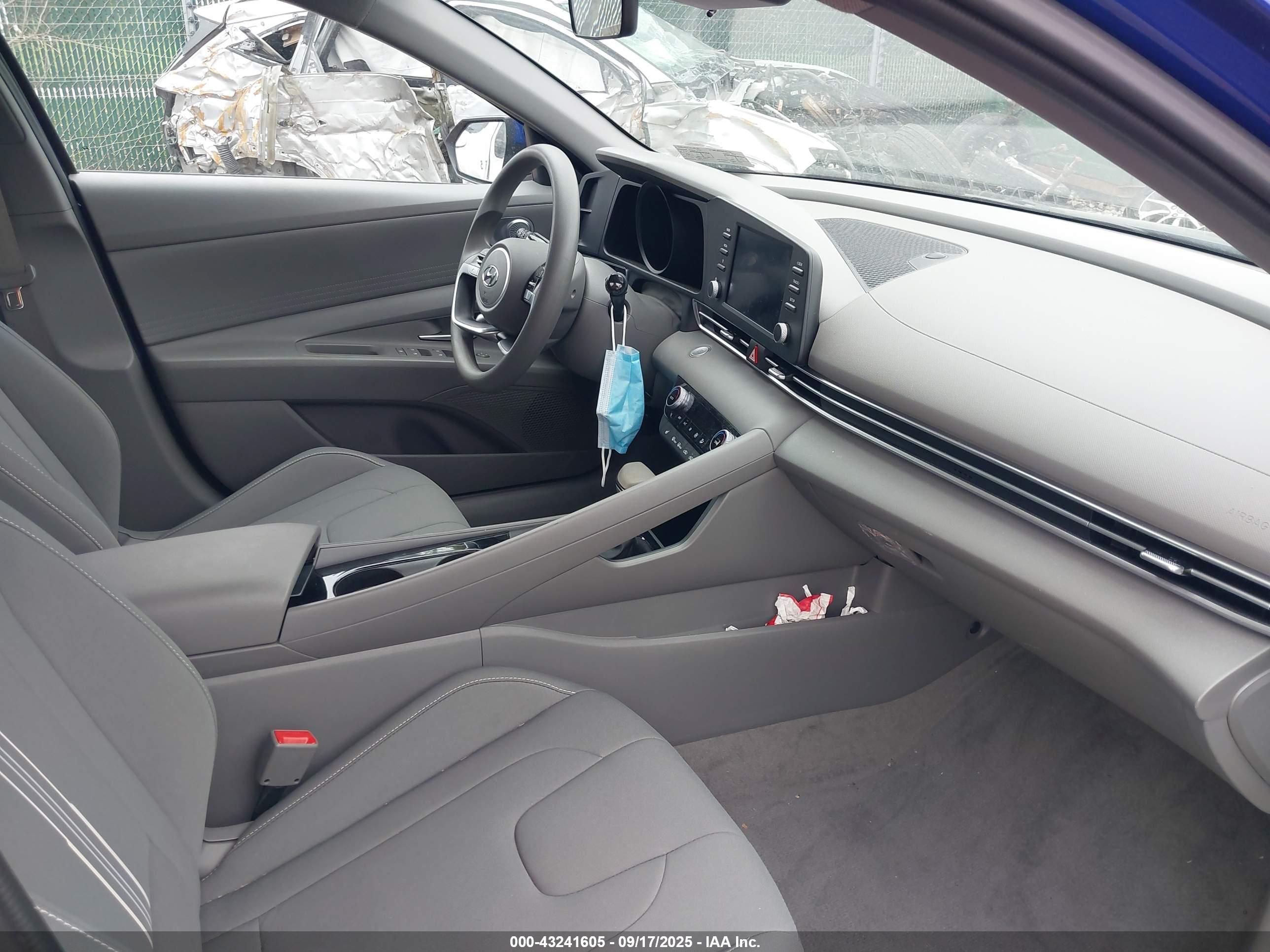 HYUNDAI ELANTRA image 5