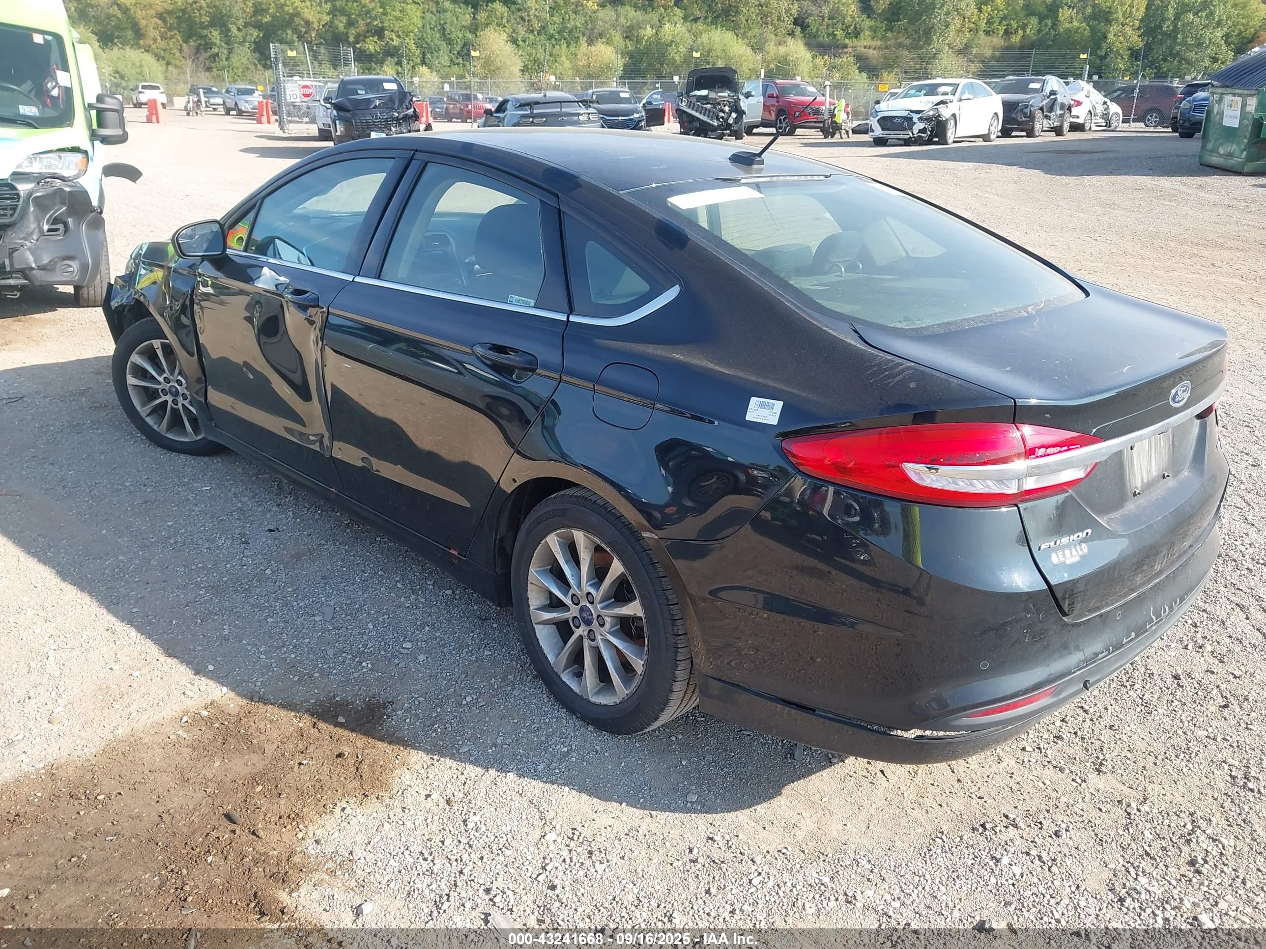 FORD FUSION image 3