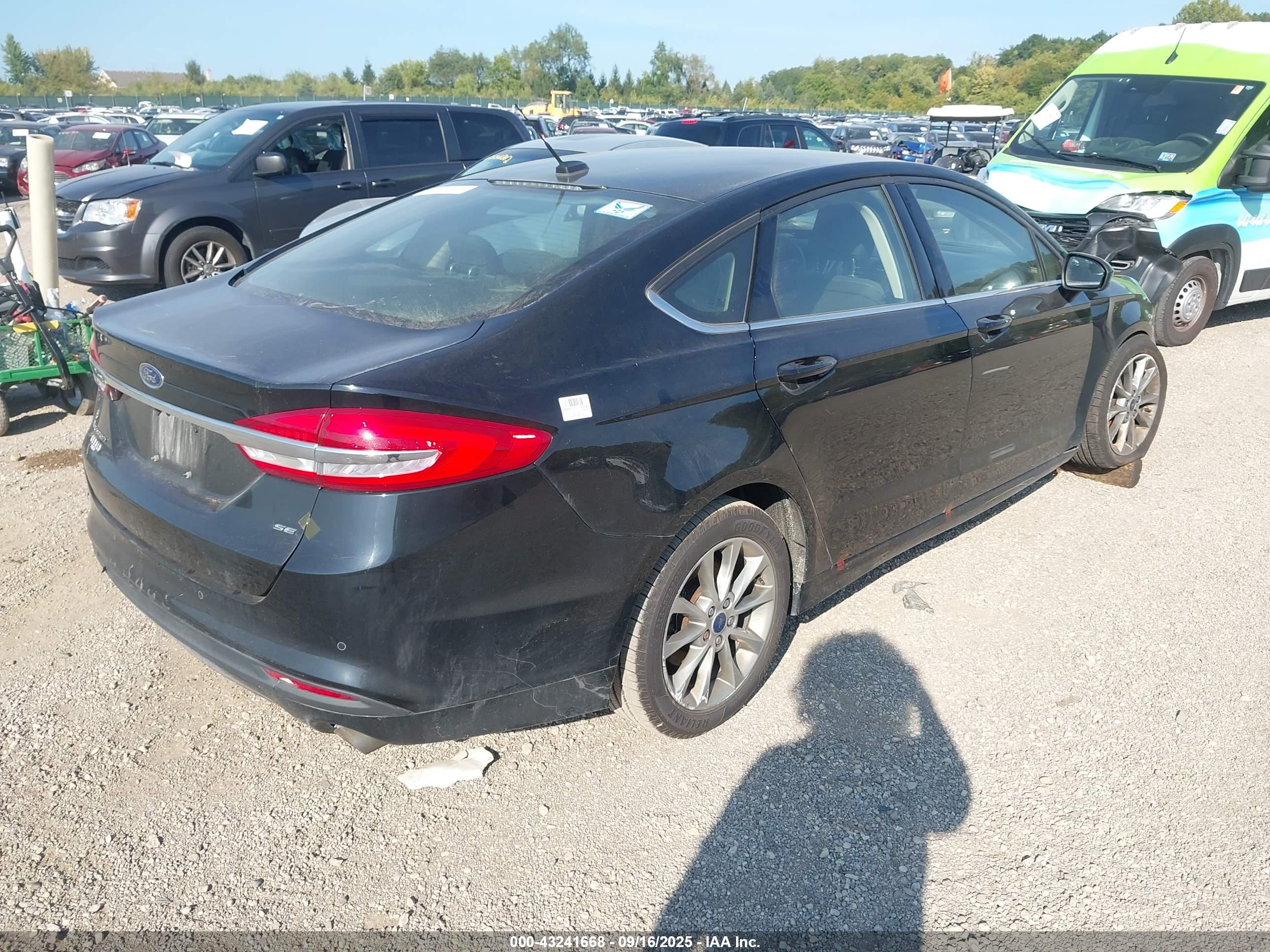 FORD FUSION image 4