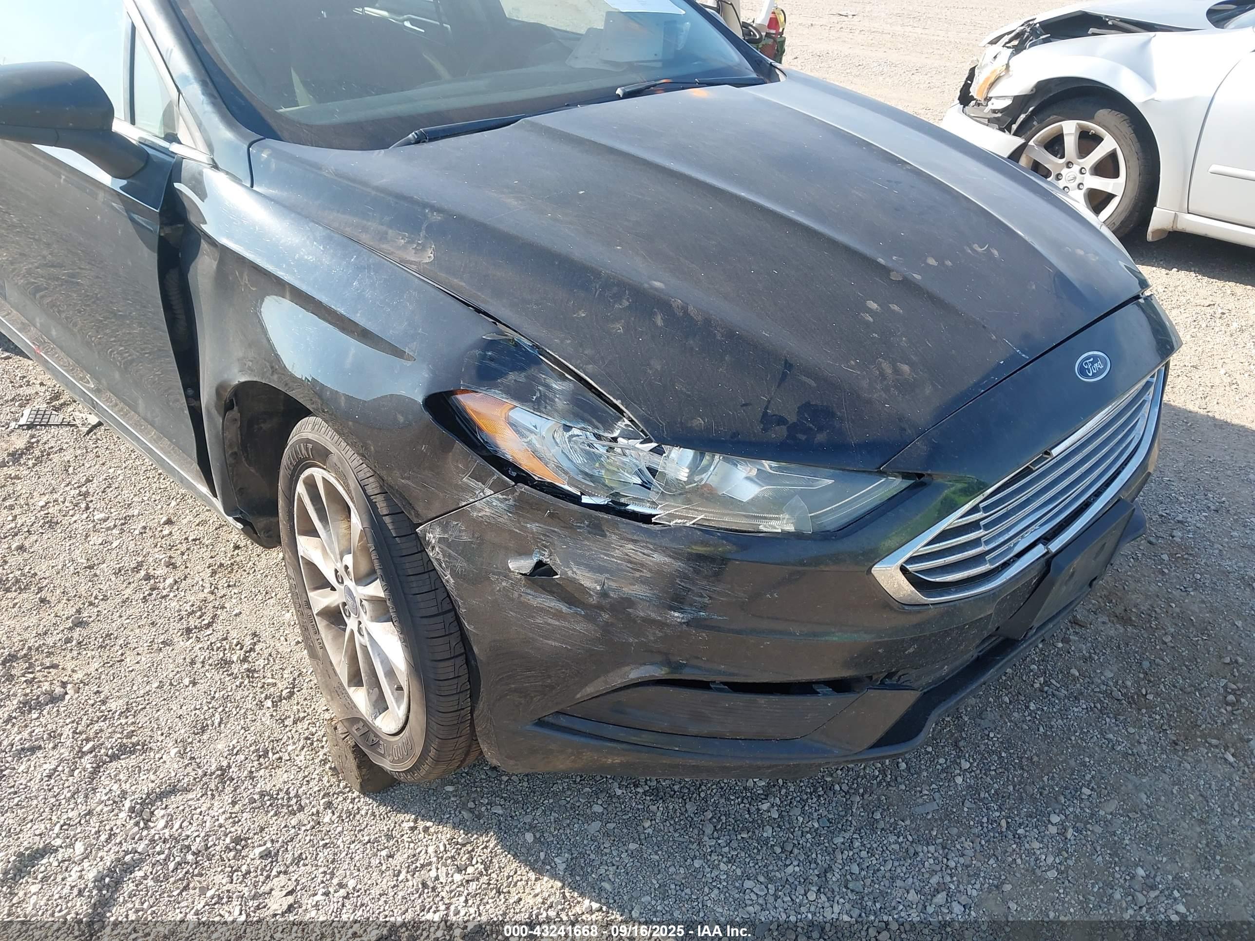 FORD FUSION image 6