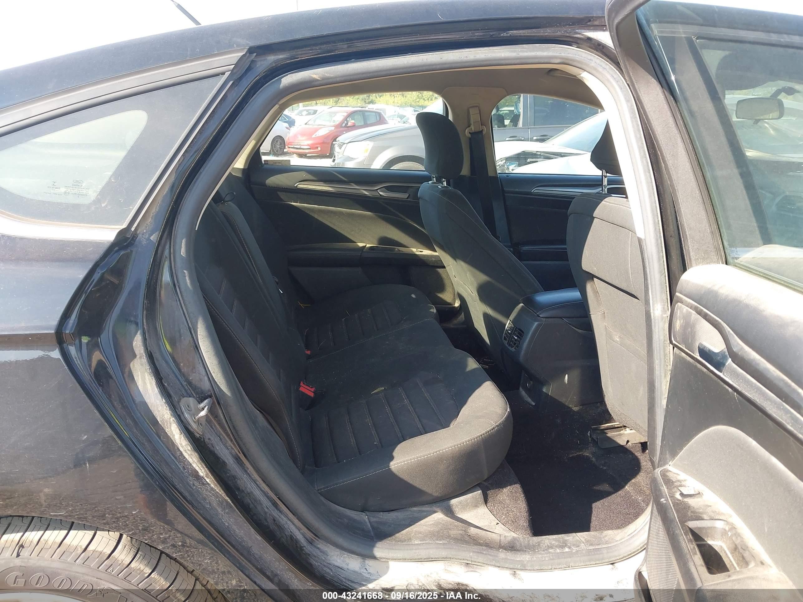 FORD FUSION image 8