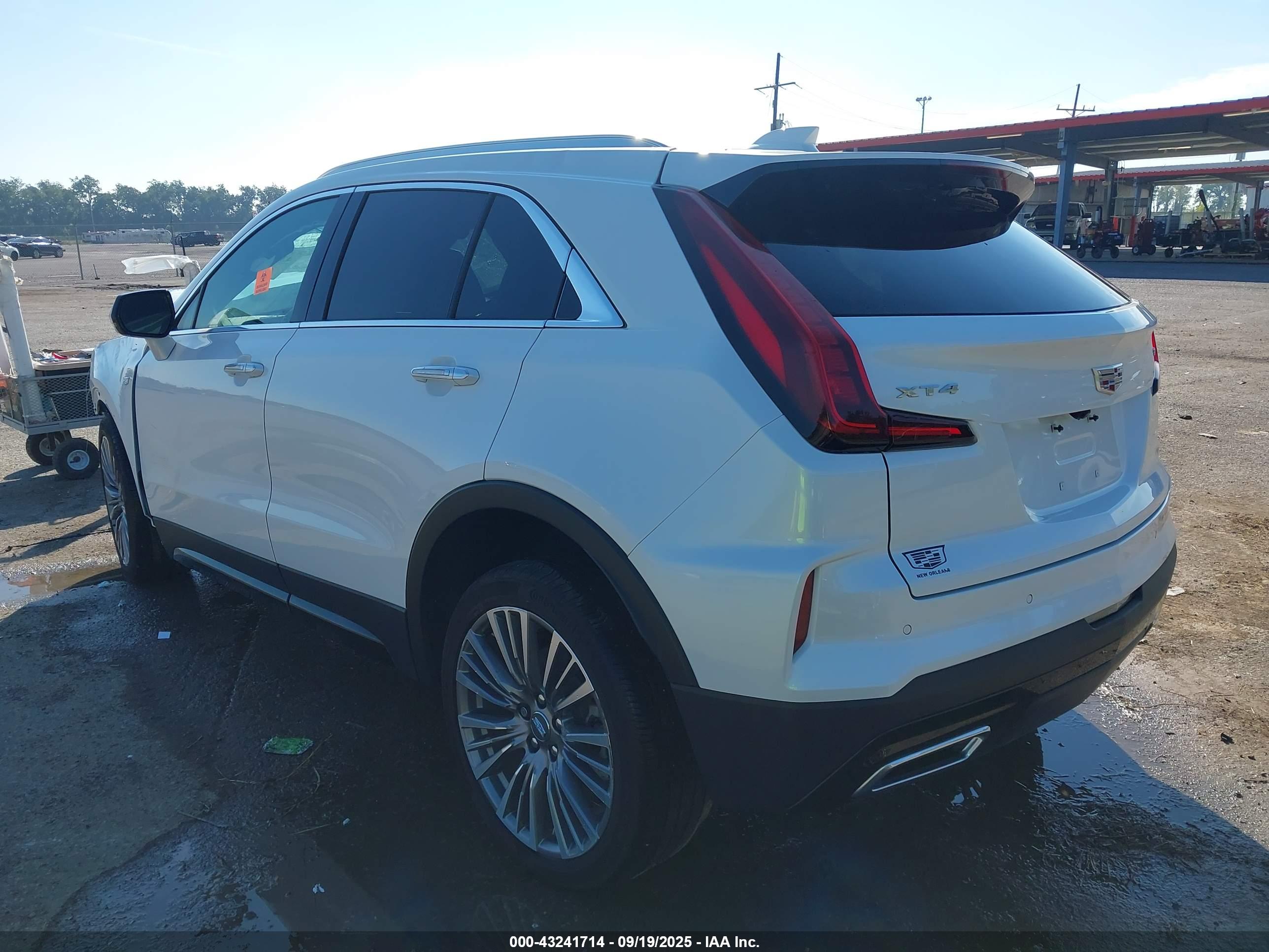 CADILLAC XT4 image 3