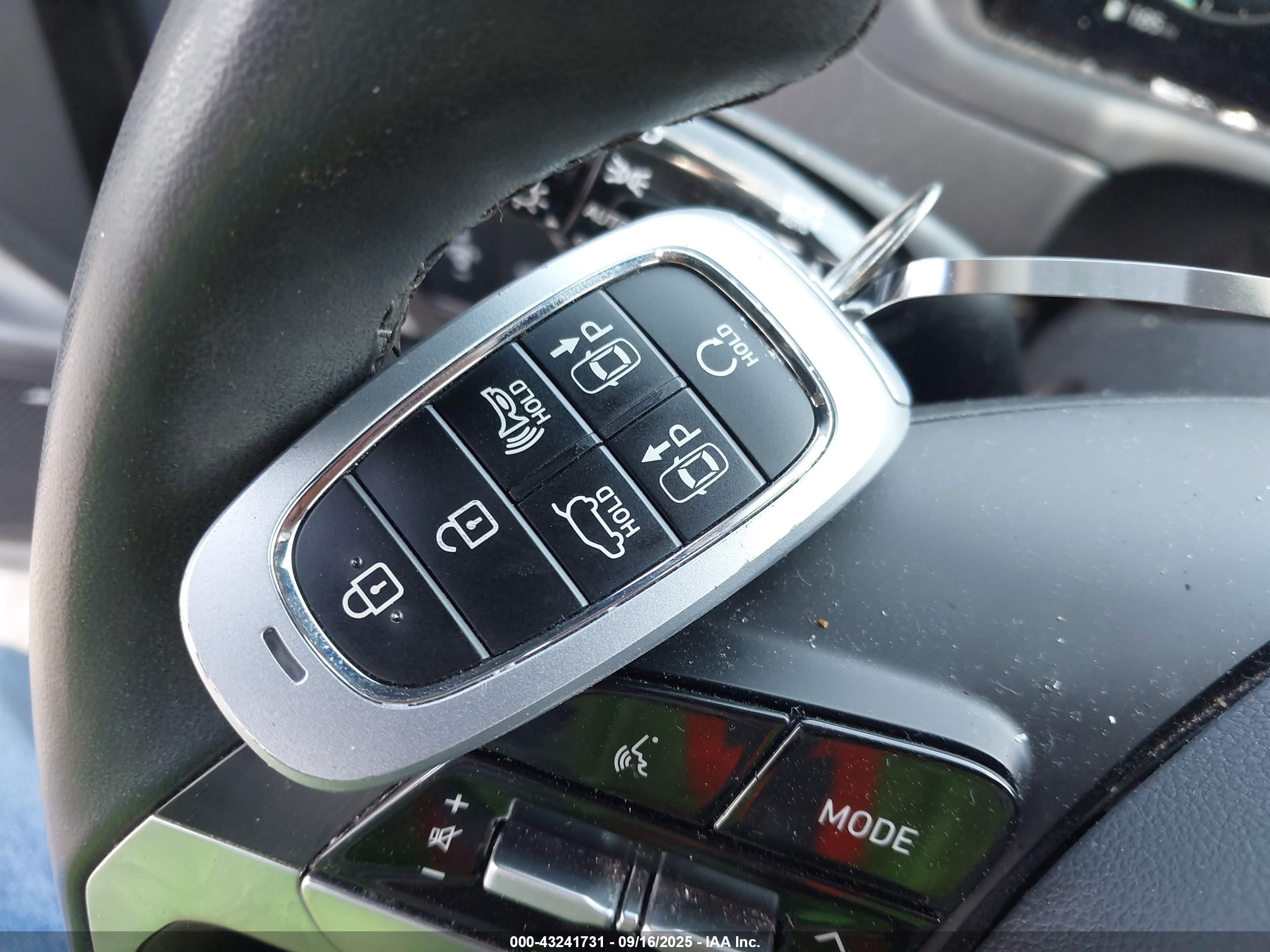 HYUNDAI TUCSON image 11