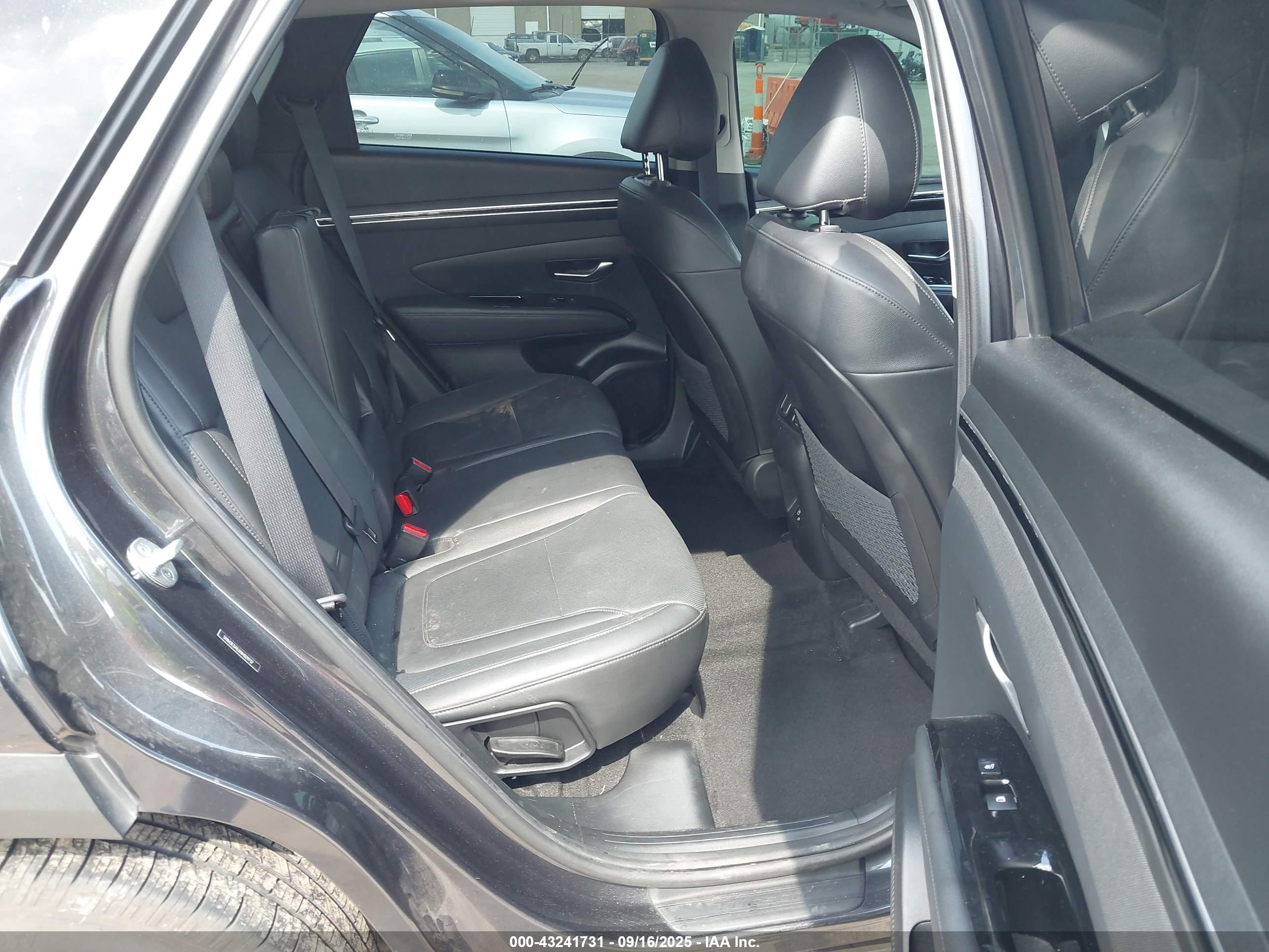 HYUNDAI TUCSON image 8