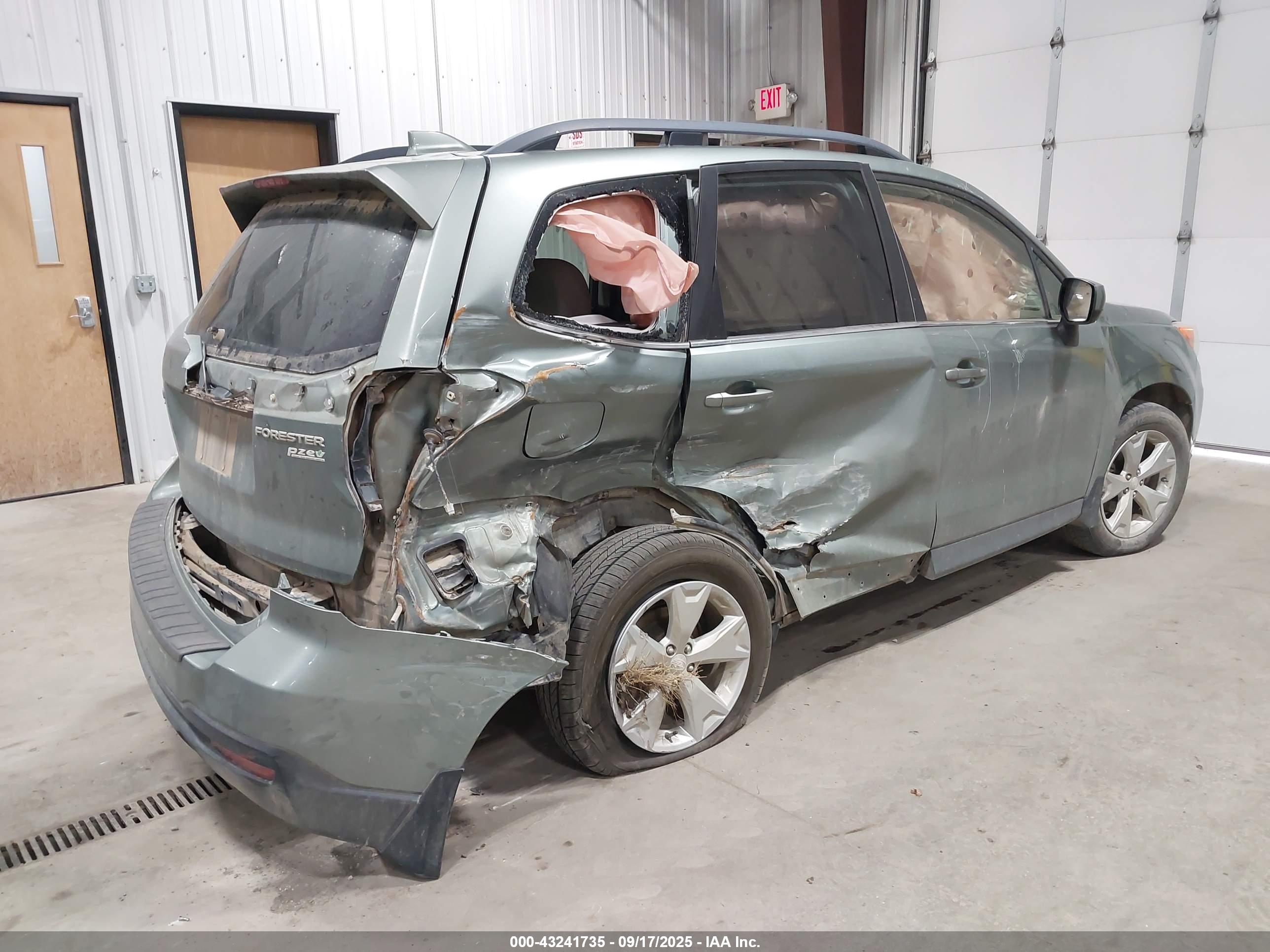 SUBARU FORESTER image 4