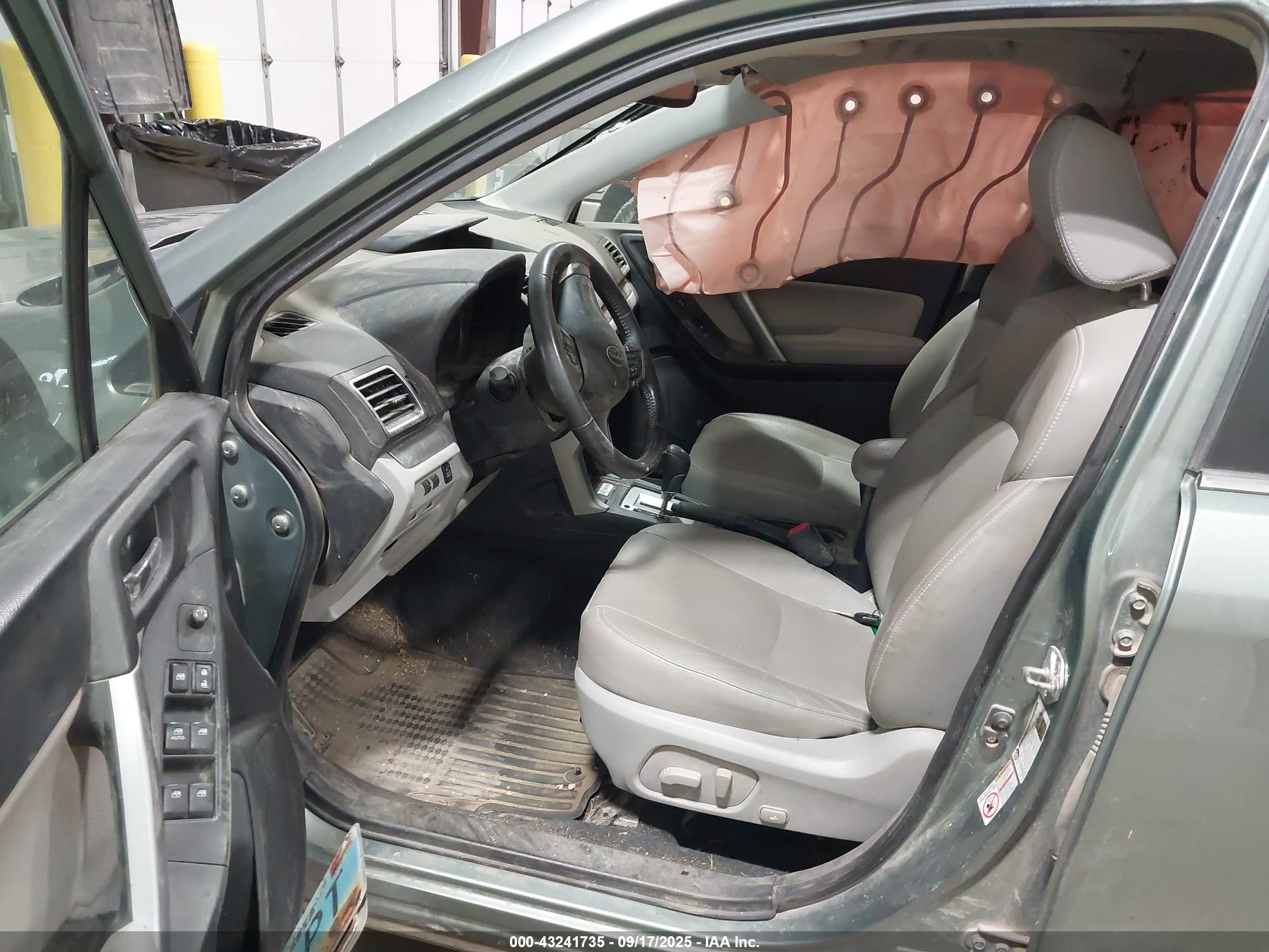 SUBARU FORESTER image 5