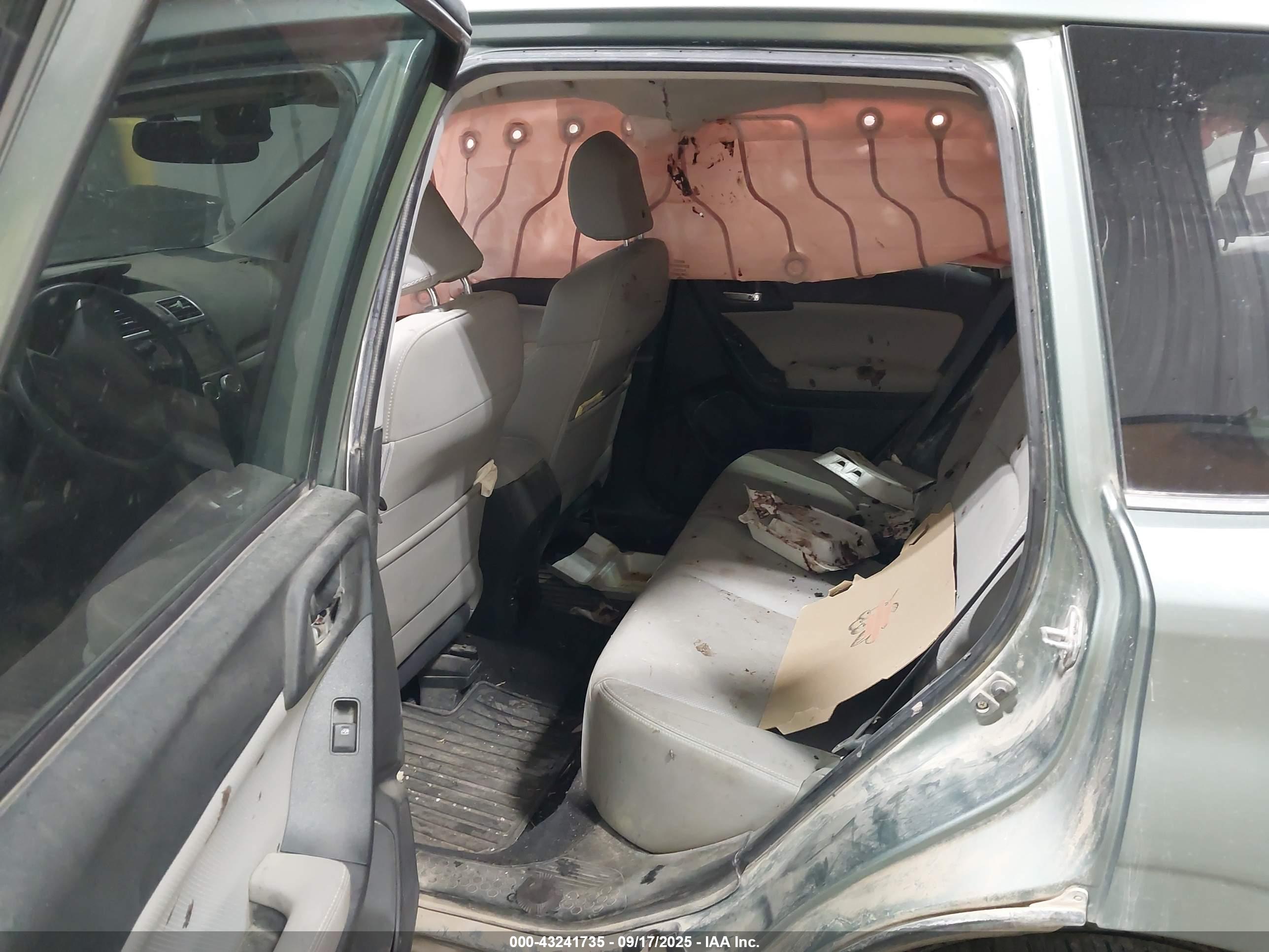 SUBARU FORESTER image 8