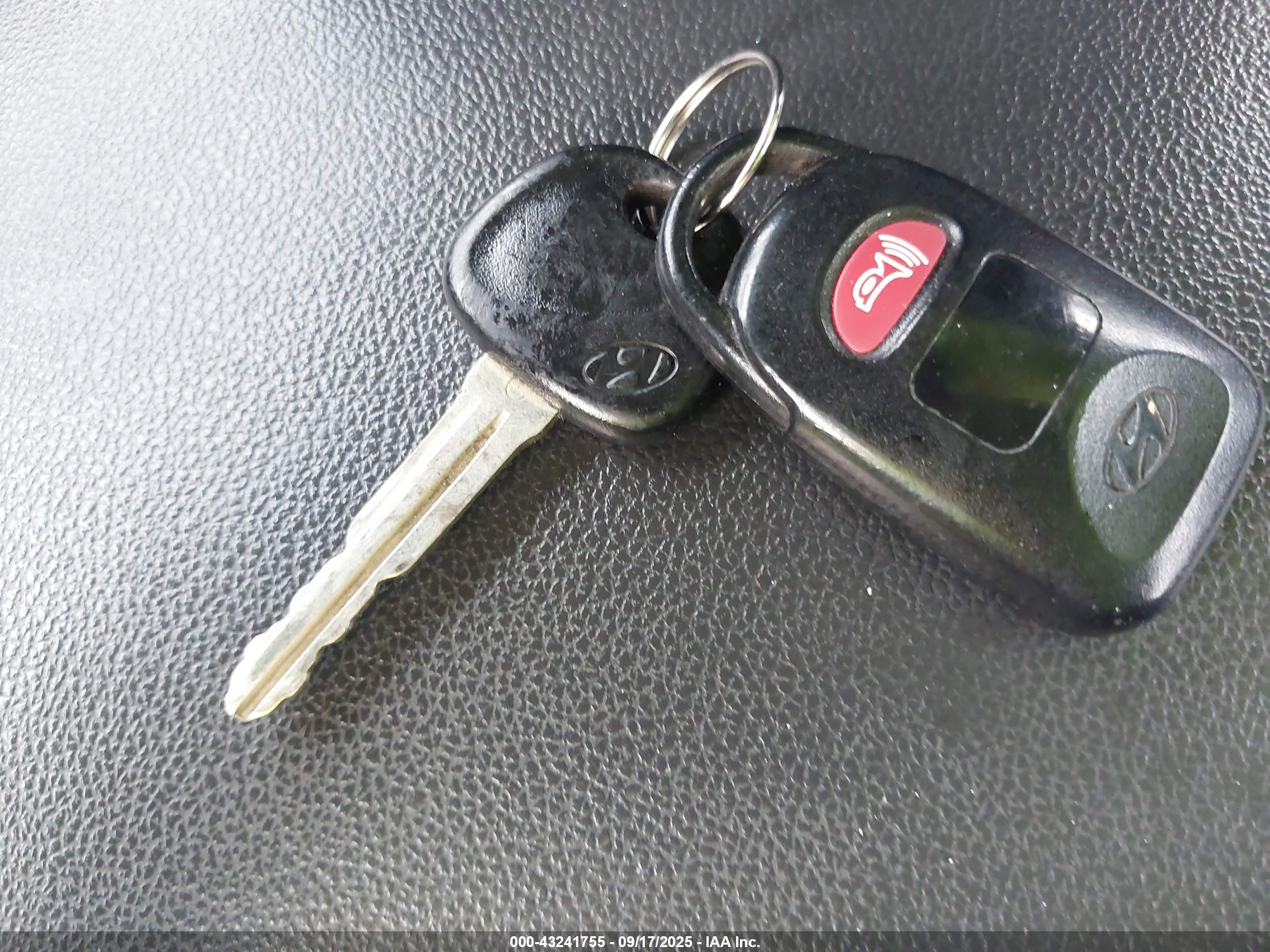HYUNDAI ELANTRA image 11