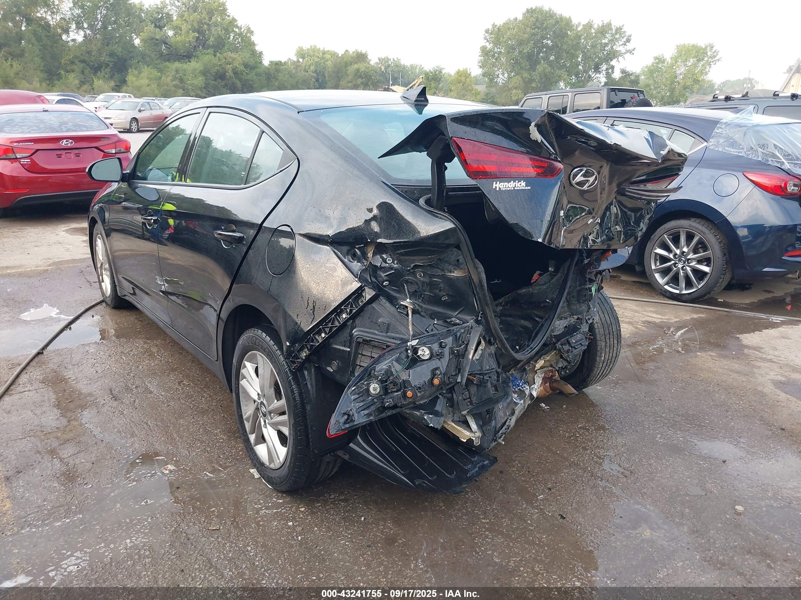 HYUNDAI ELANTRA image 3