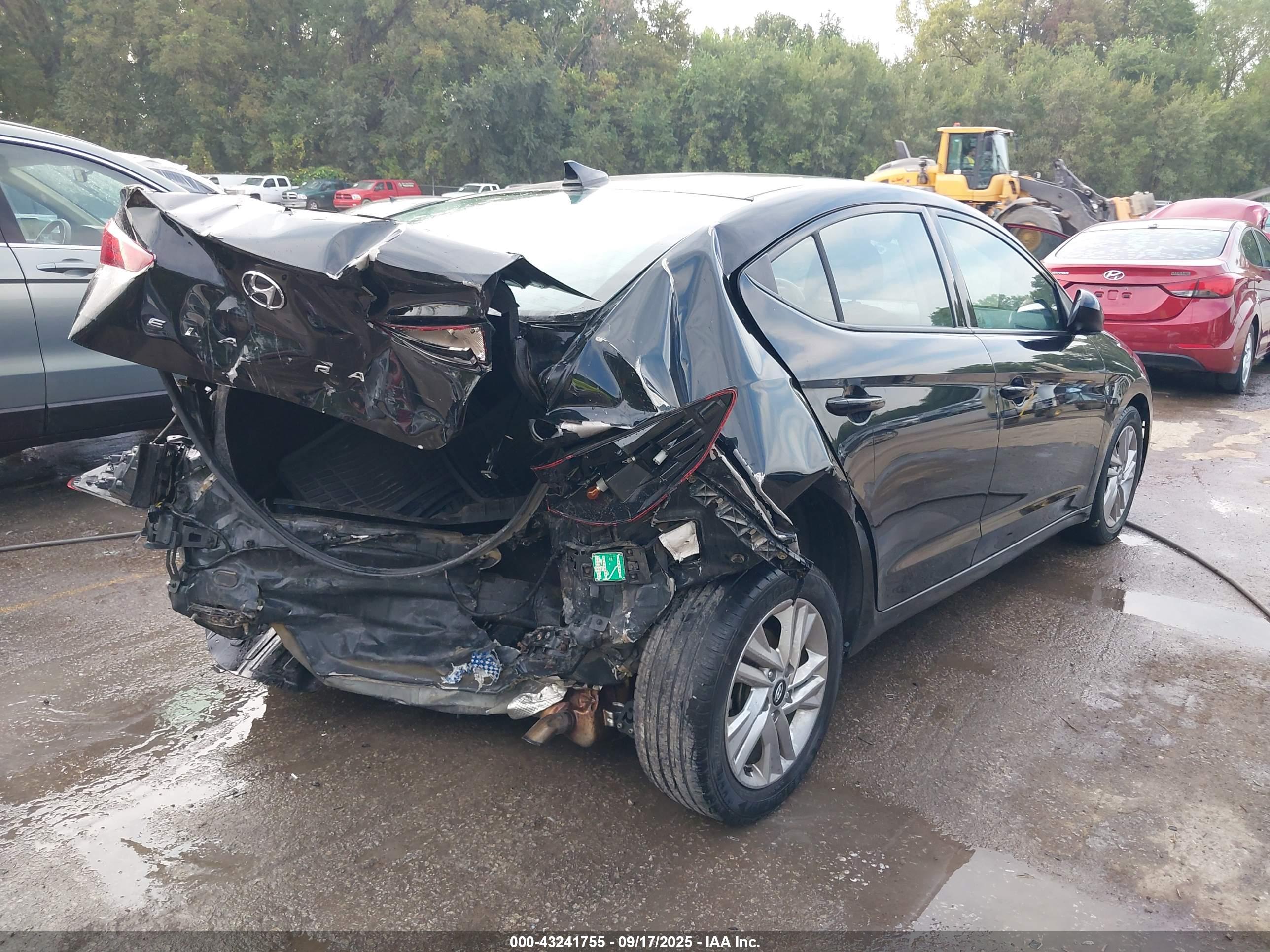 HYUNDAI ELANTRA image 4