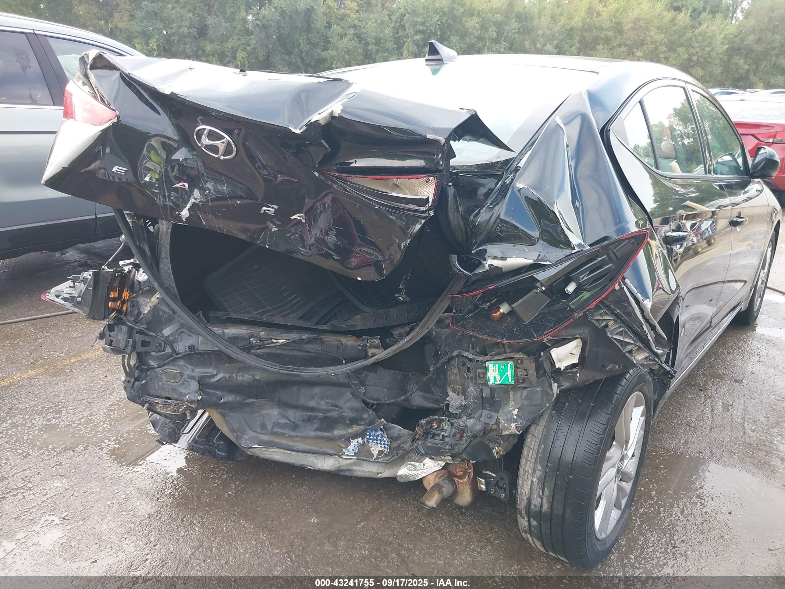 HYUNDAI ELANTRA image 6