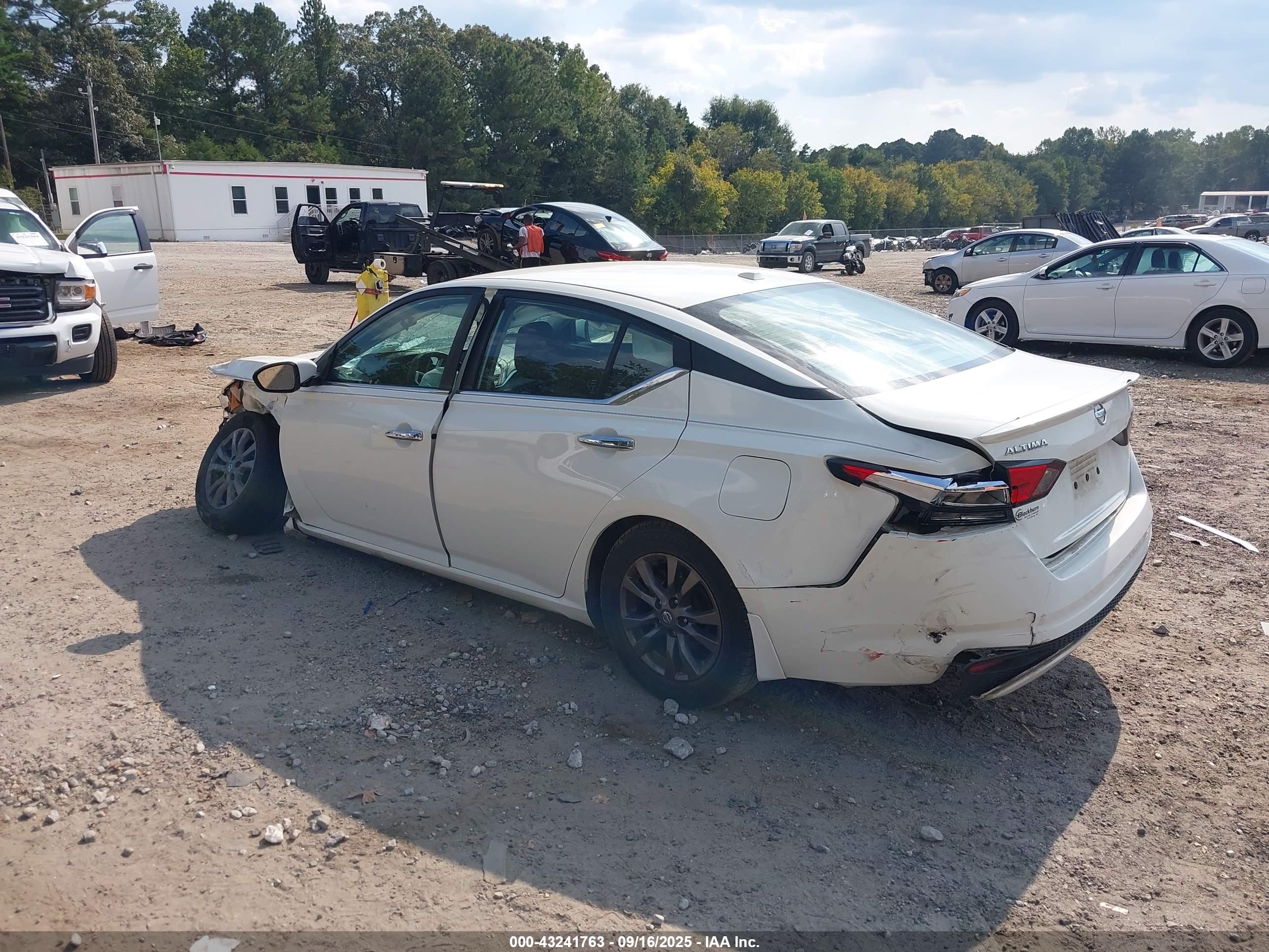 NISSAN ALTIMA image 3