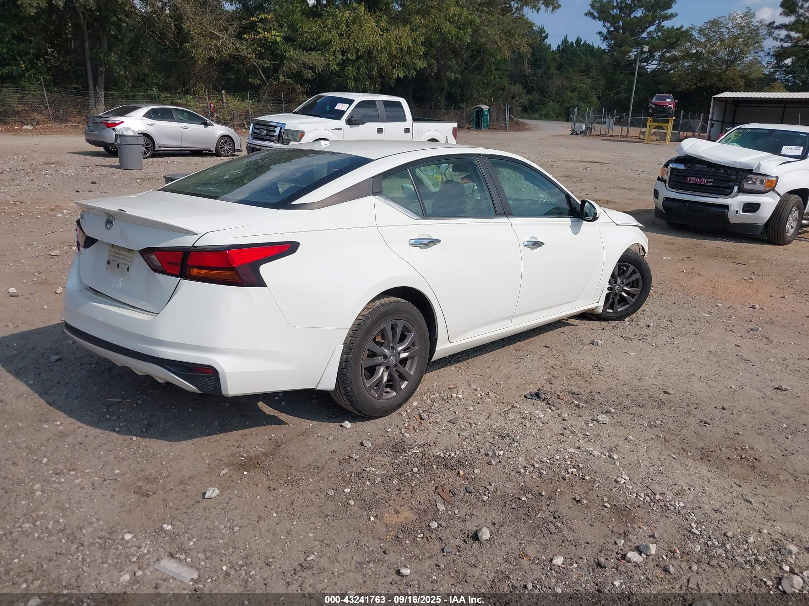 NISSAN ALTIMA image 4