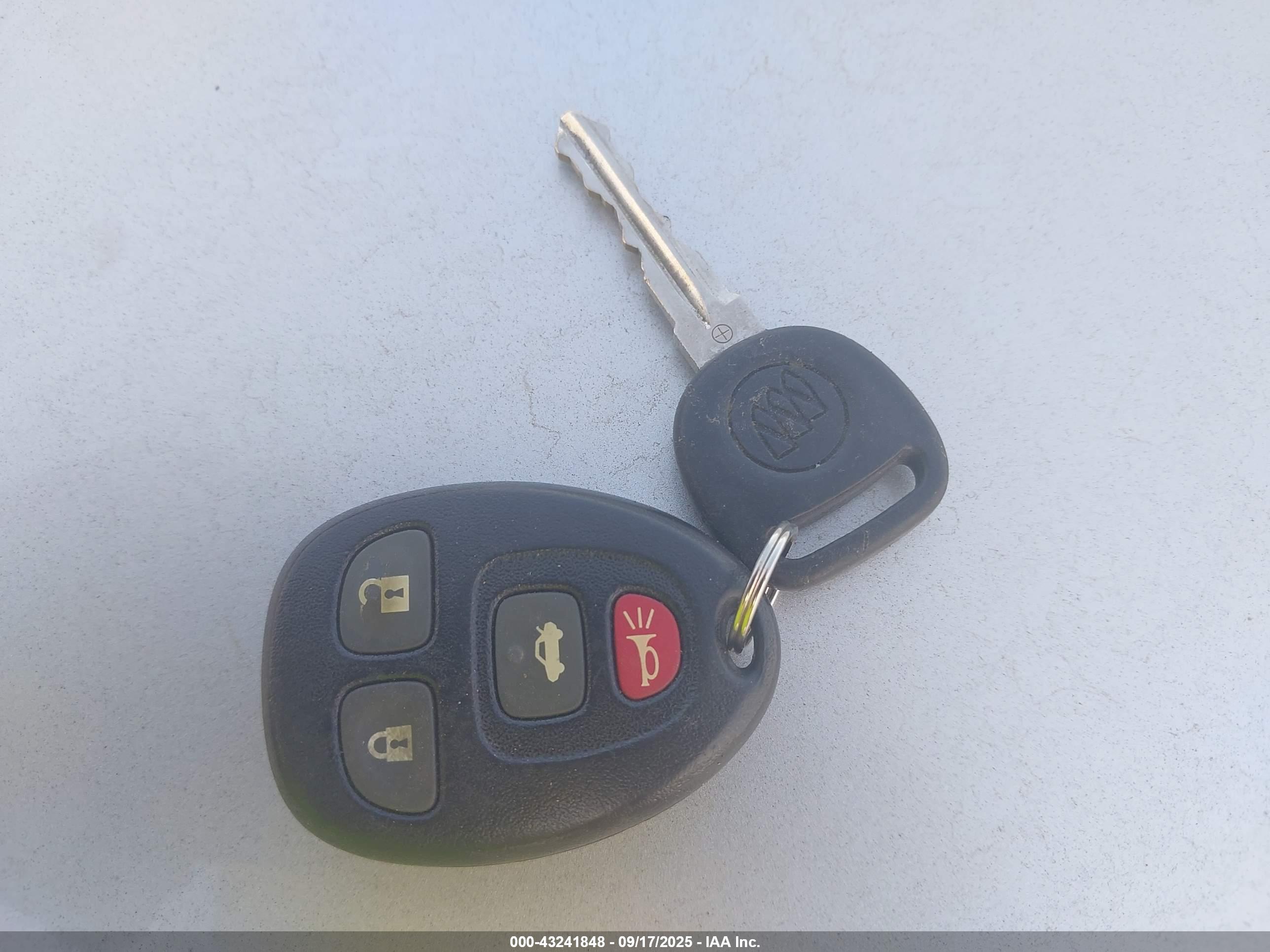 BUICK LUCERNE image 11