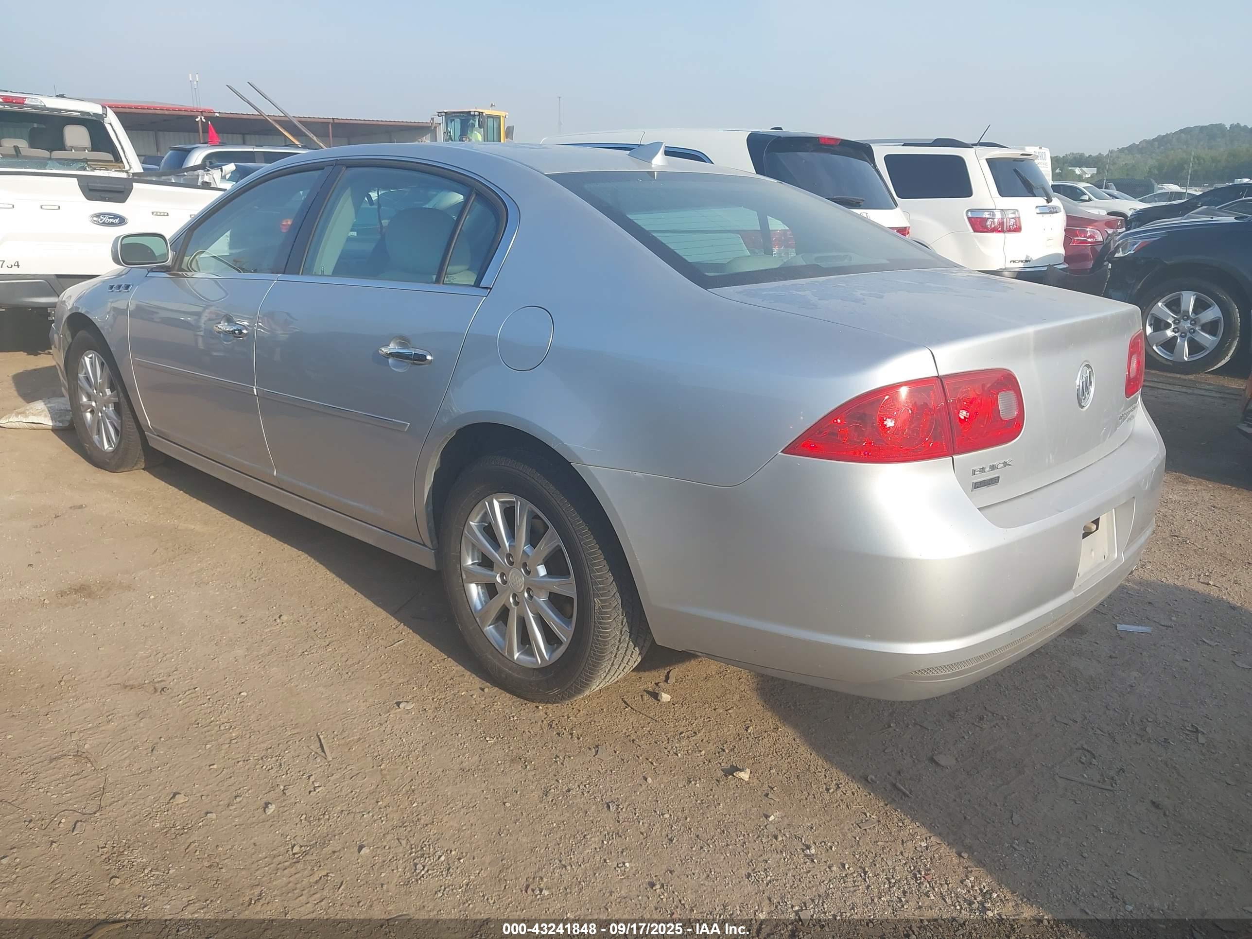 BUICK LUCERNE image 3