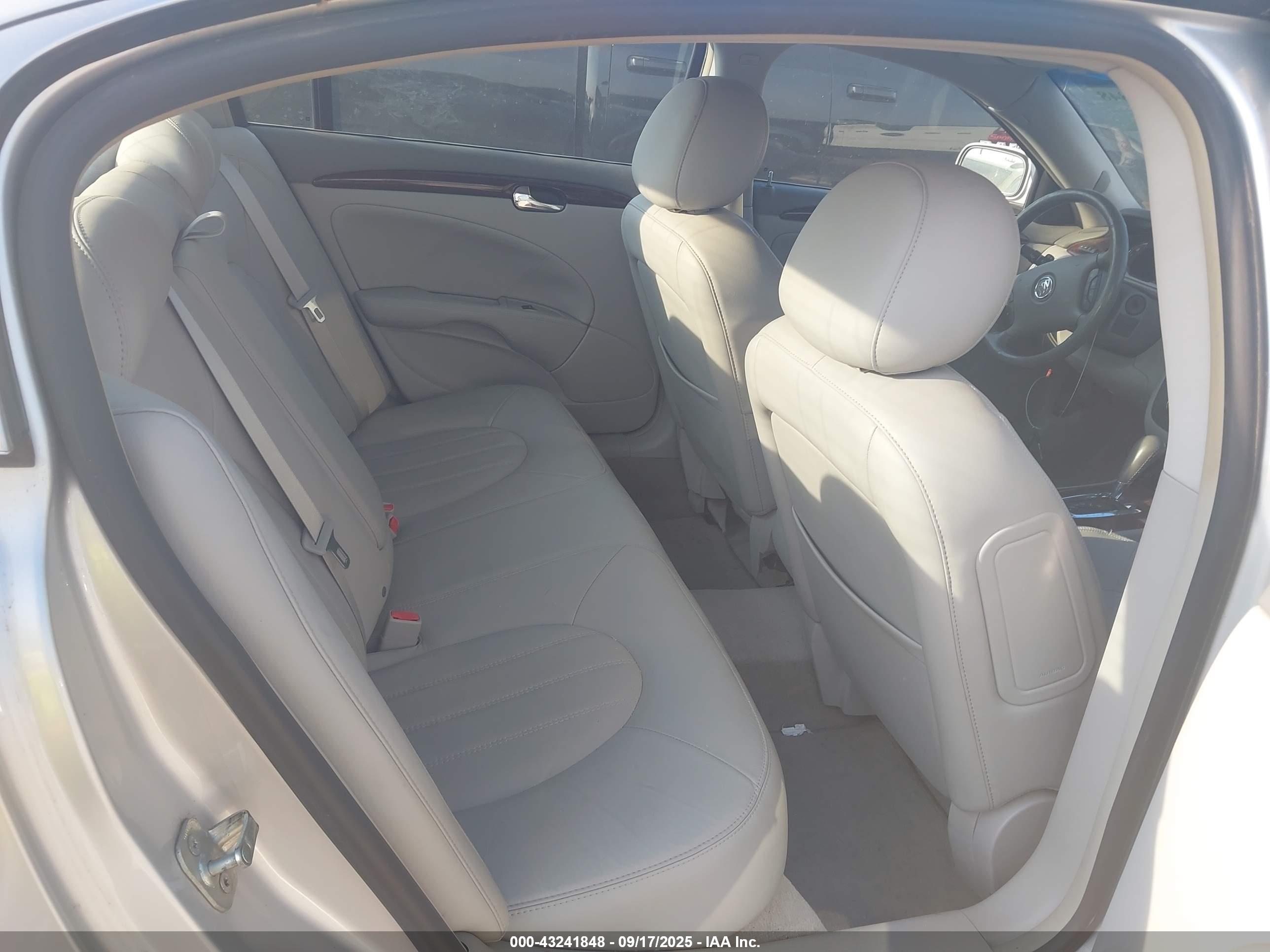 BUICK LUCERNE image 8