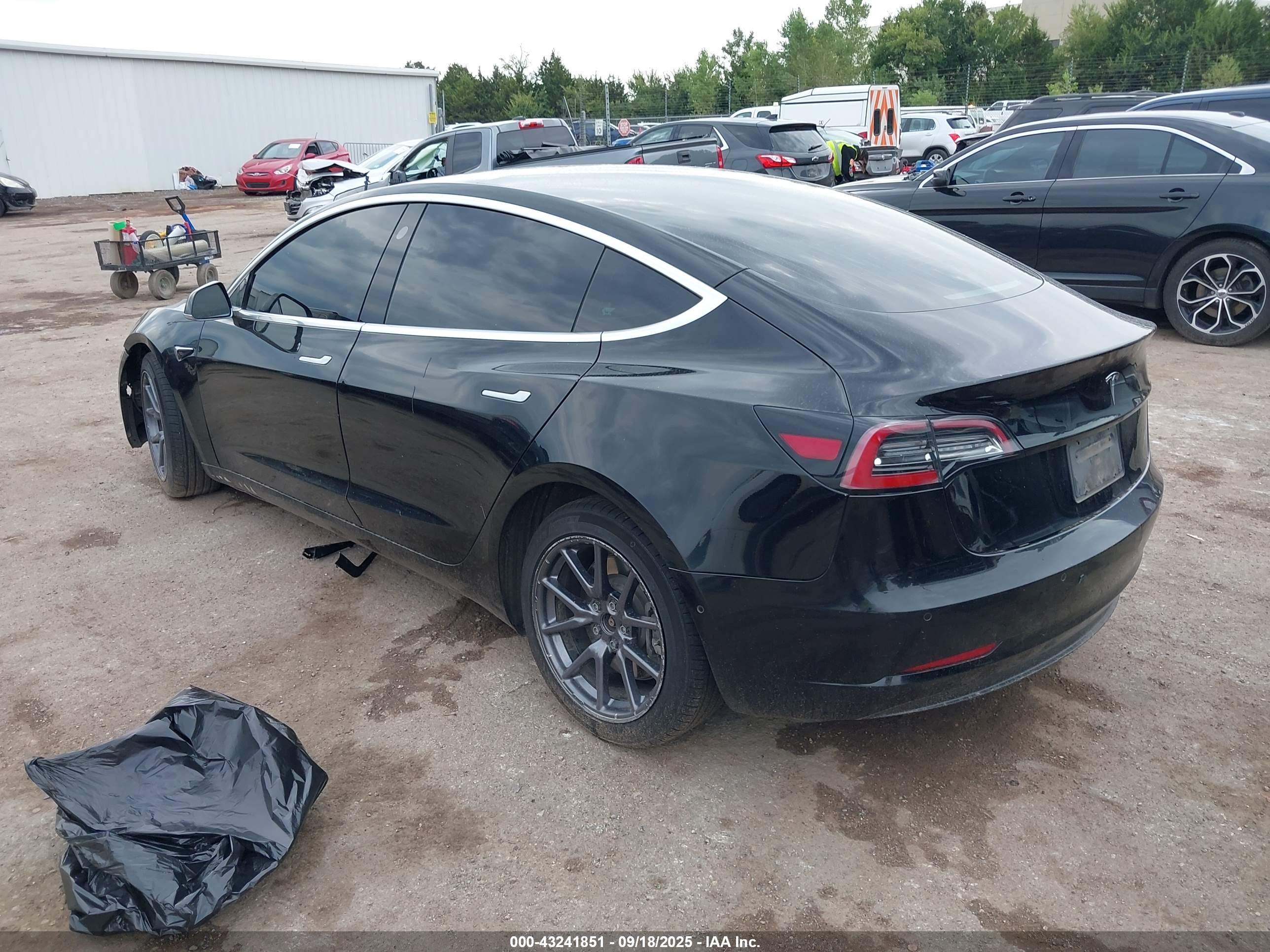TESLA MODEL image 3