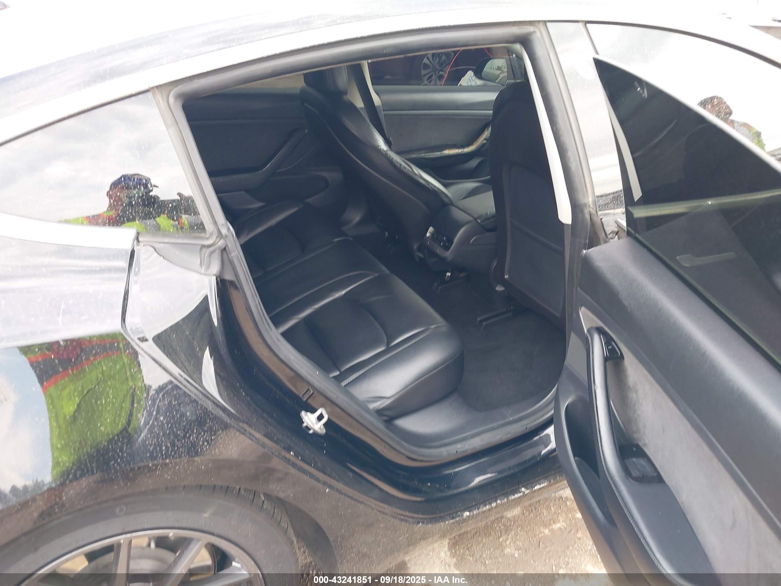 TESLA MODEL image 8