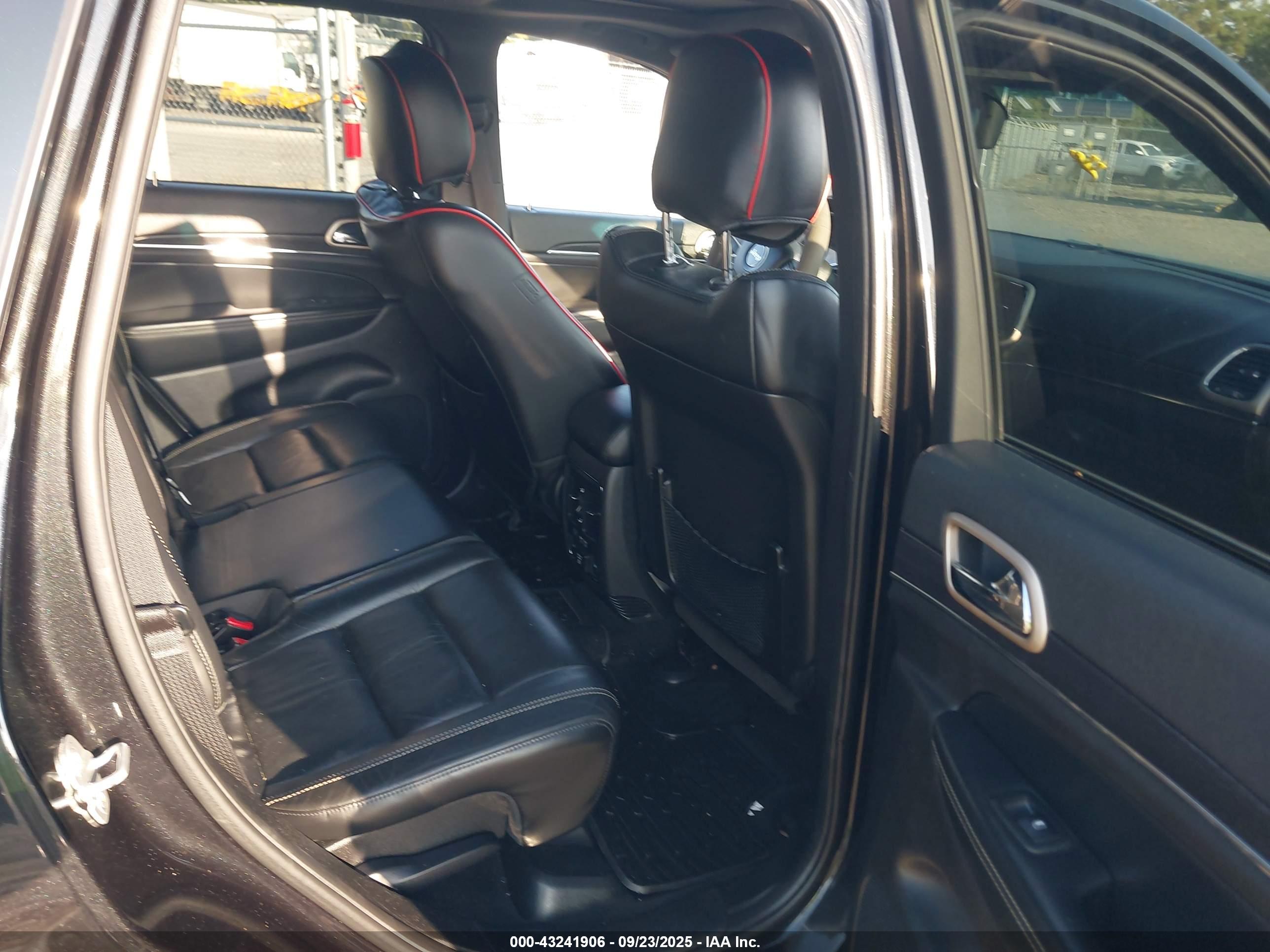 JEEP GRAND image 8