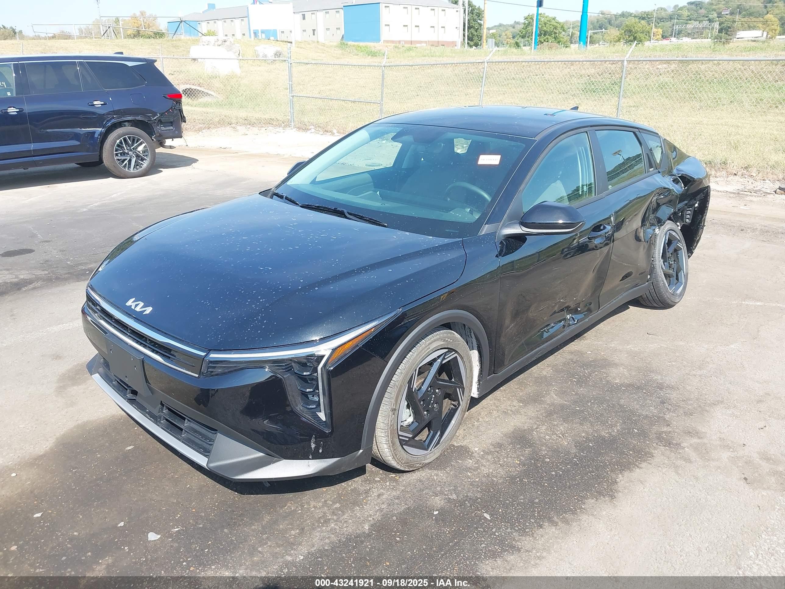 KIA K4 image 2