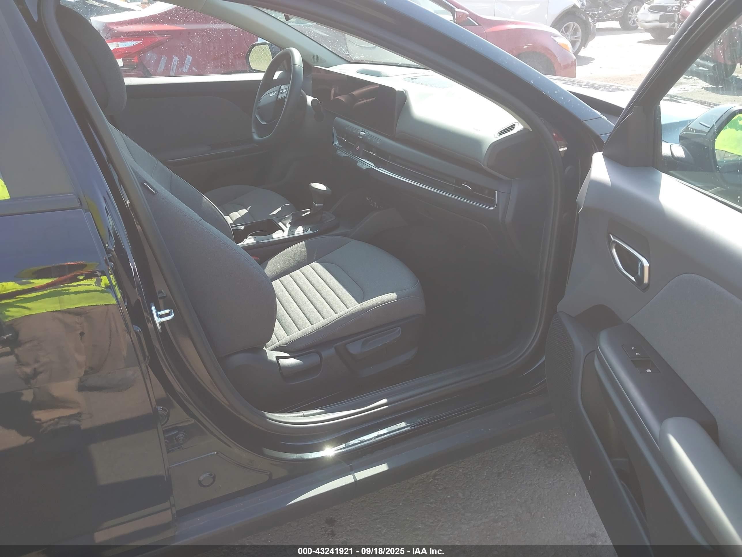KIA K4 image 5