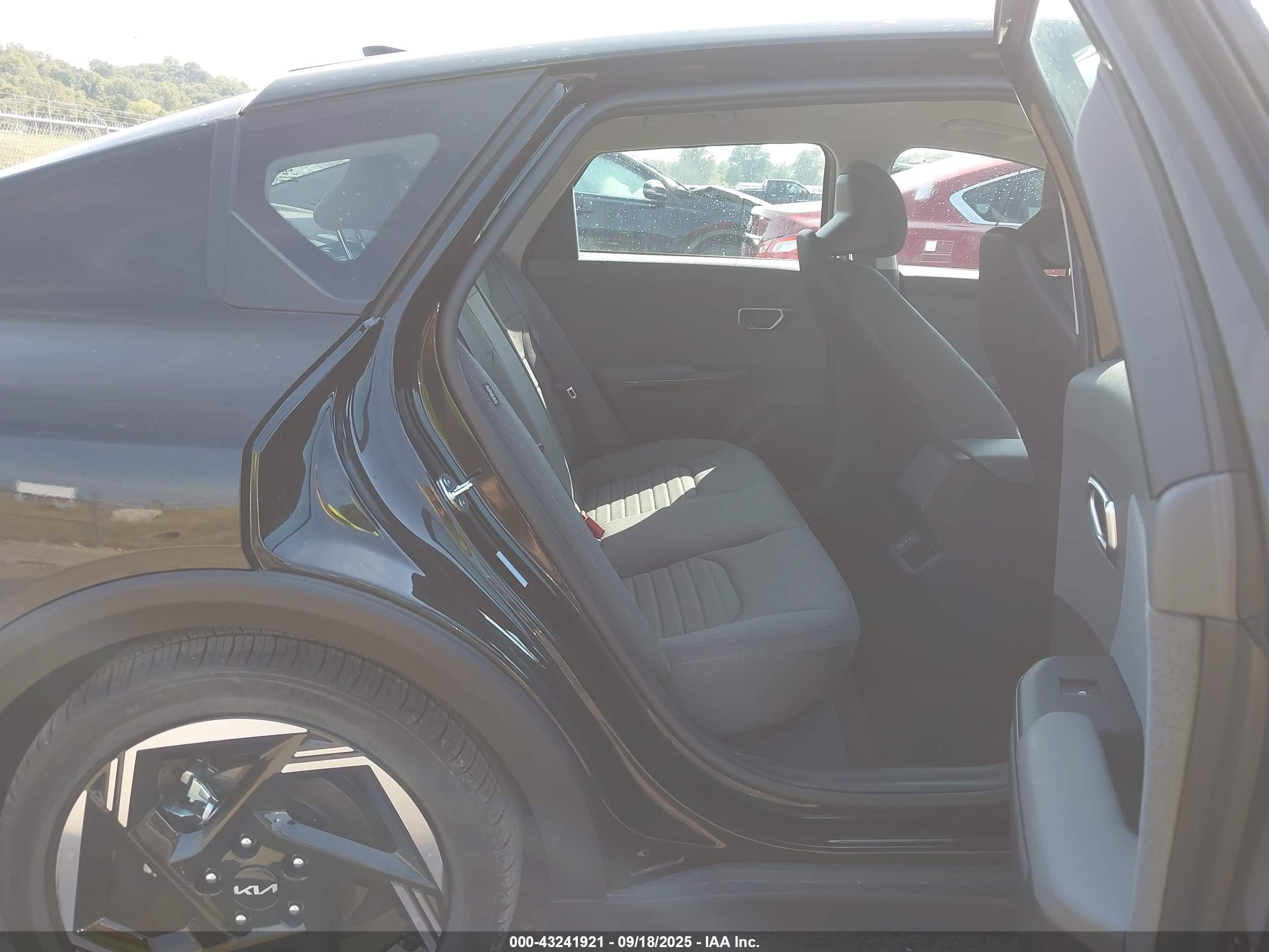 KIA K4 image 8