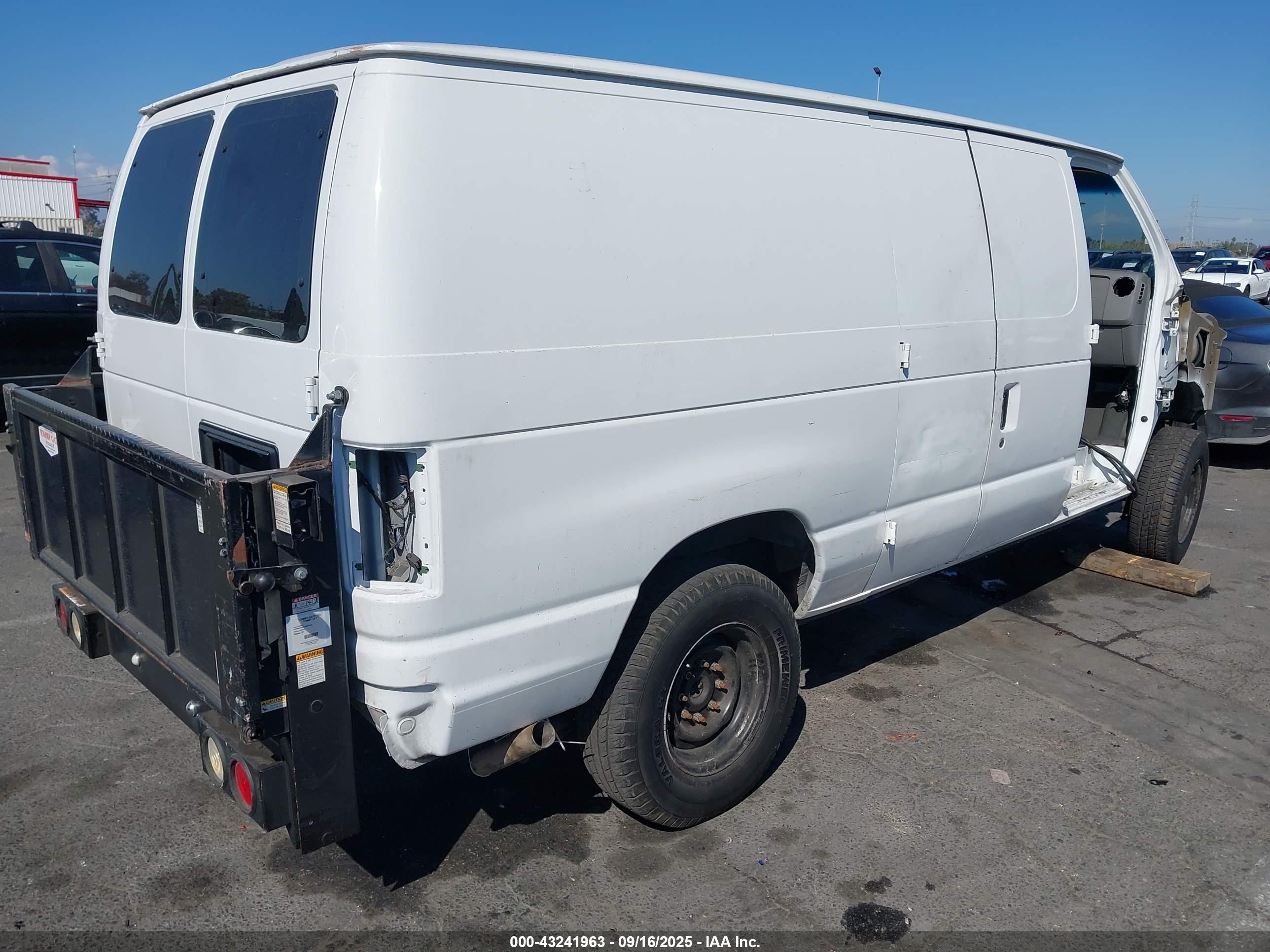 FORD E-250 image 4