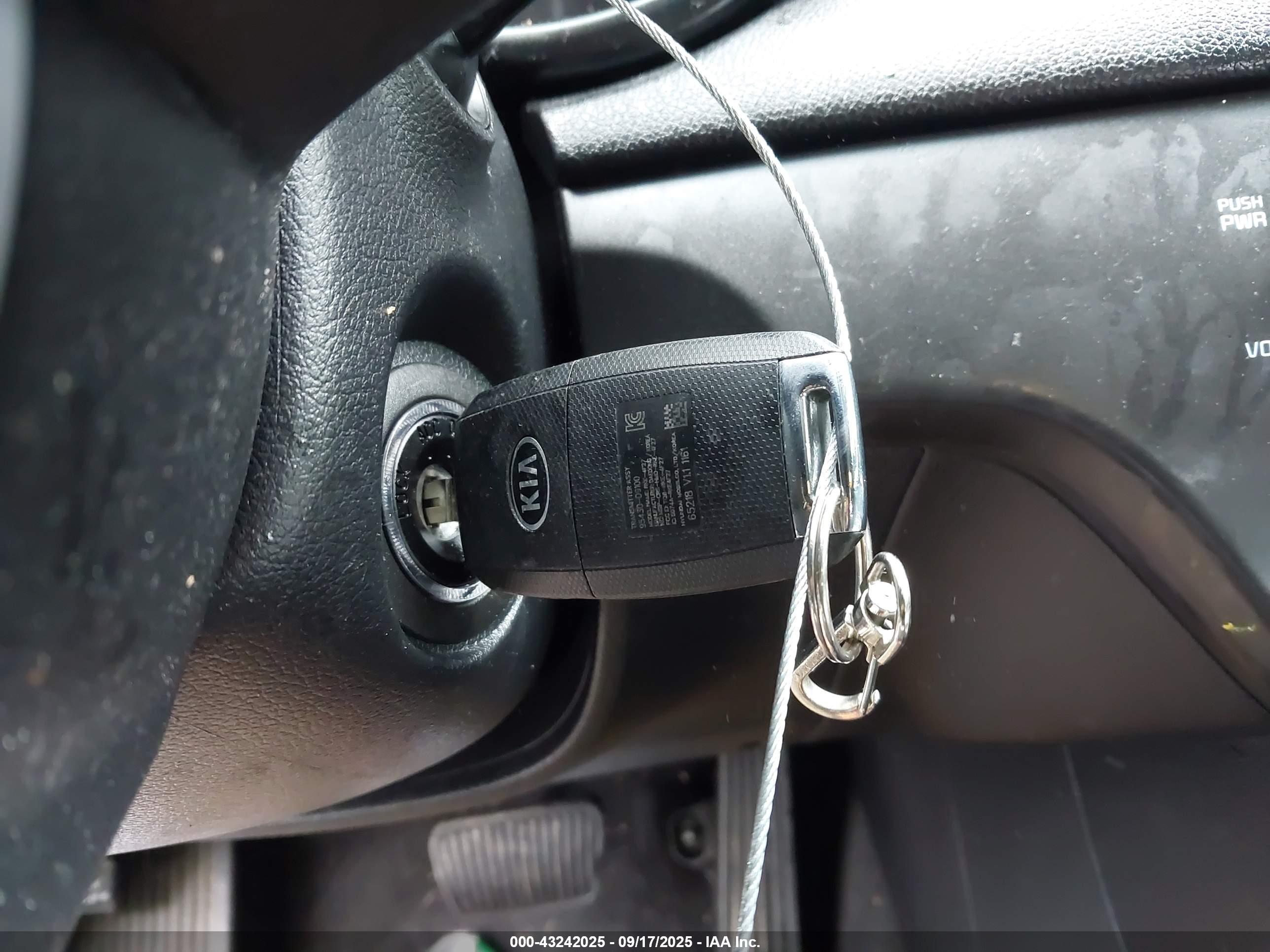 KIA SPORTAGE image 11