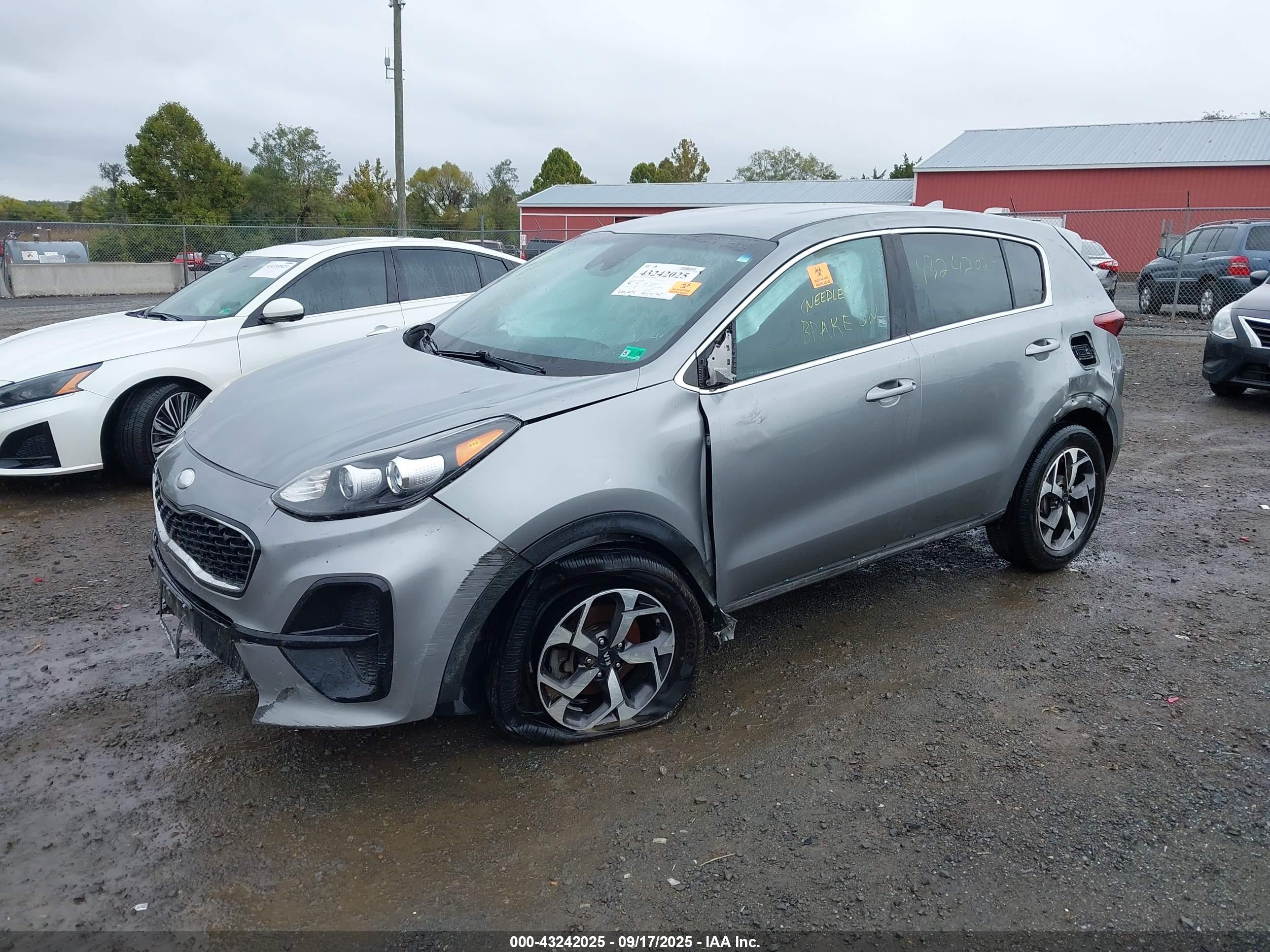 KIA SPORTAGE image 2