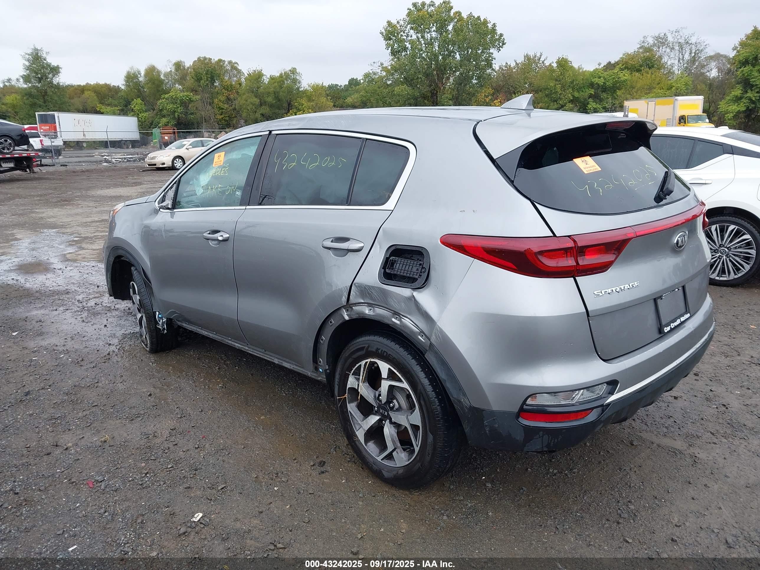 KIA SPORTAGE image 3