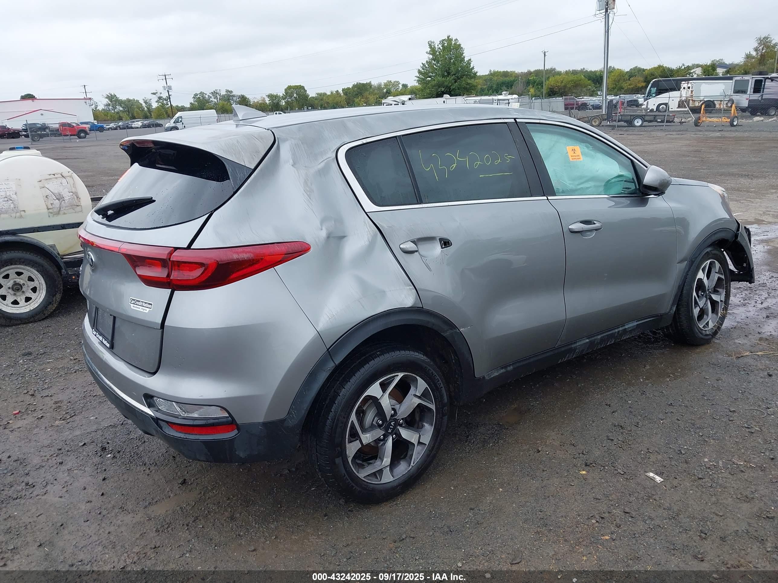 KIA SPORTAGE image 4