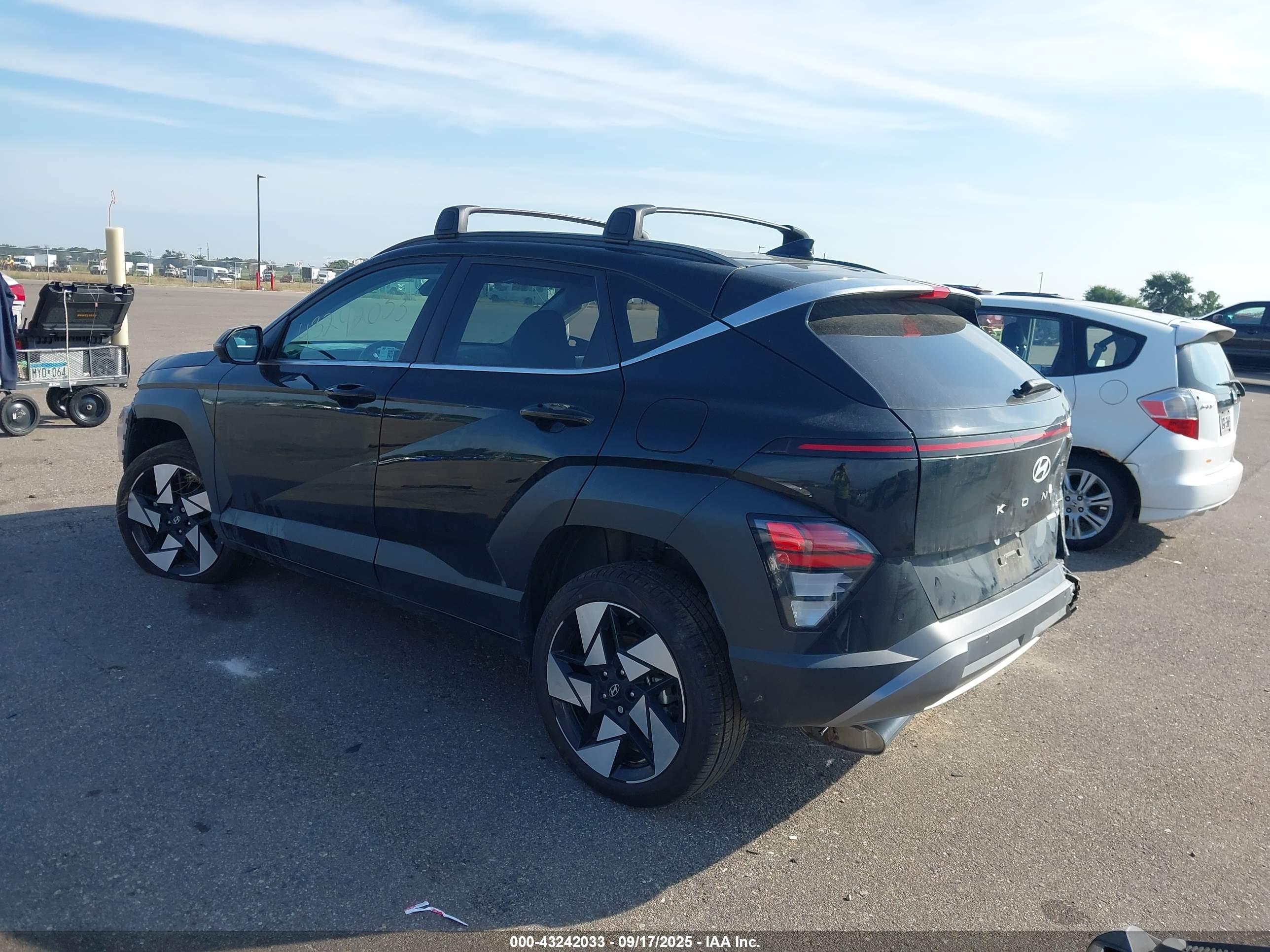 HYUNDAI KONA image 3