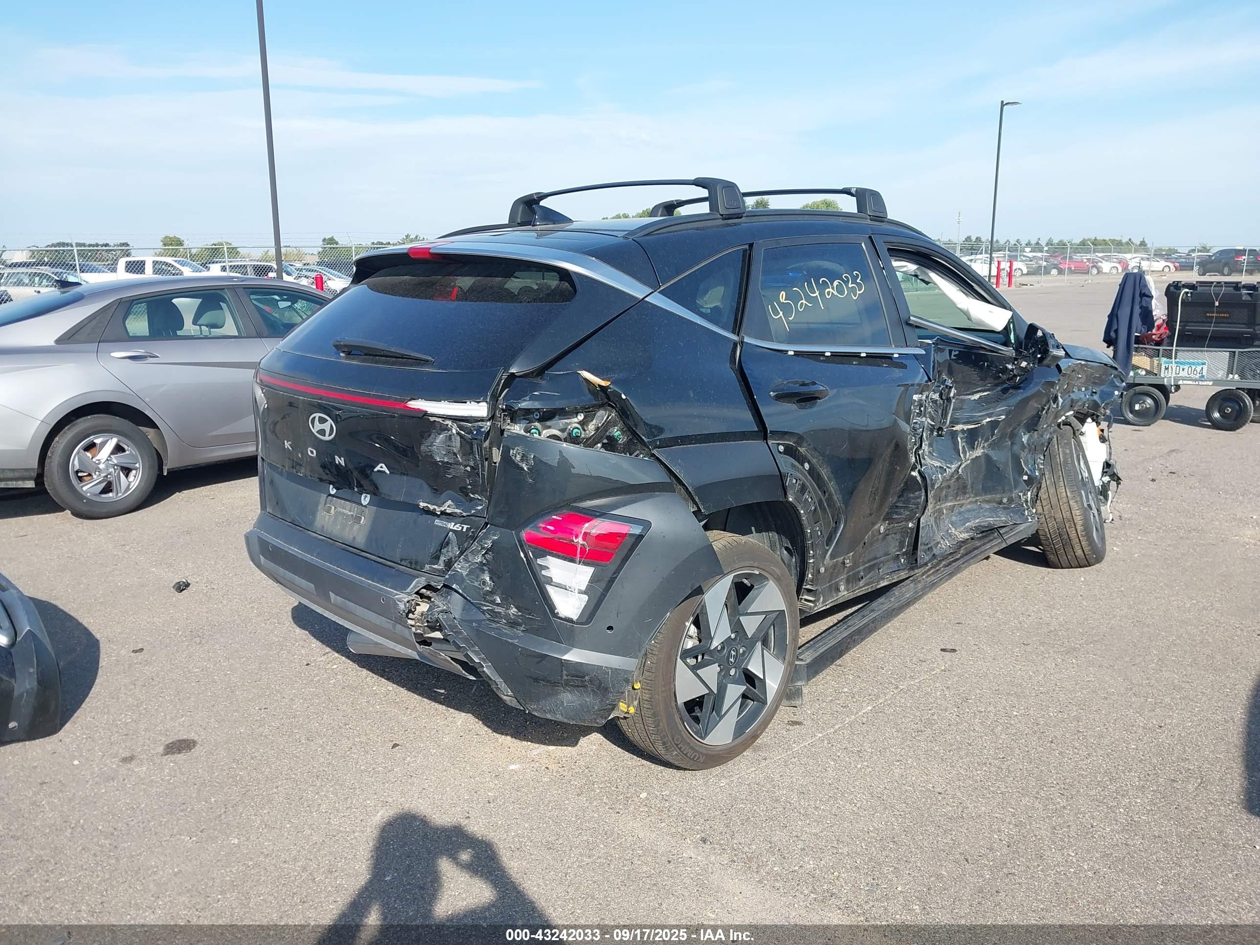 HYUNDAI KONA image 4