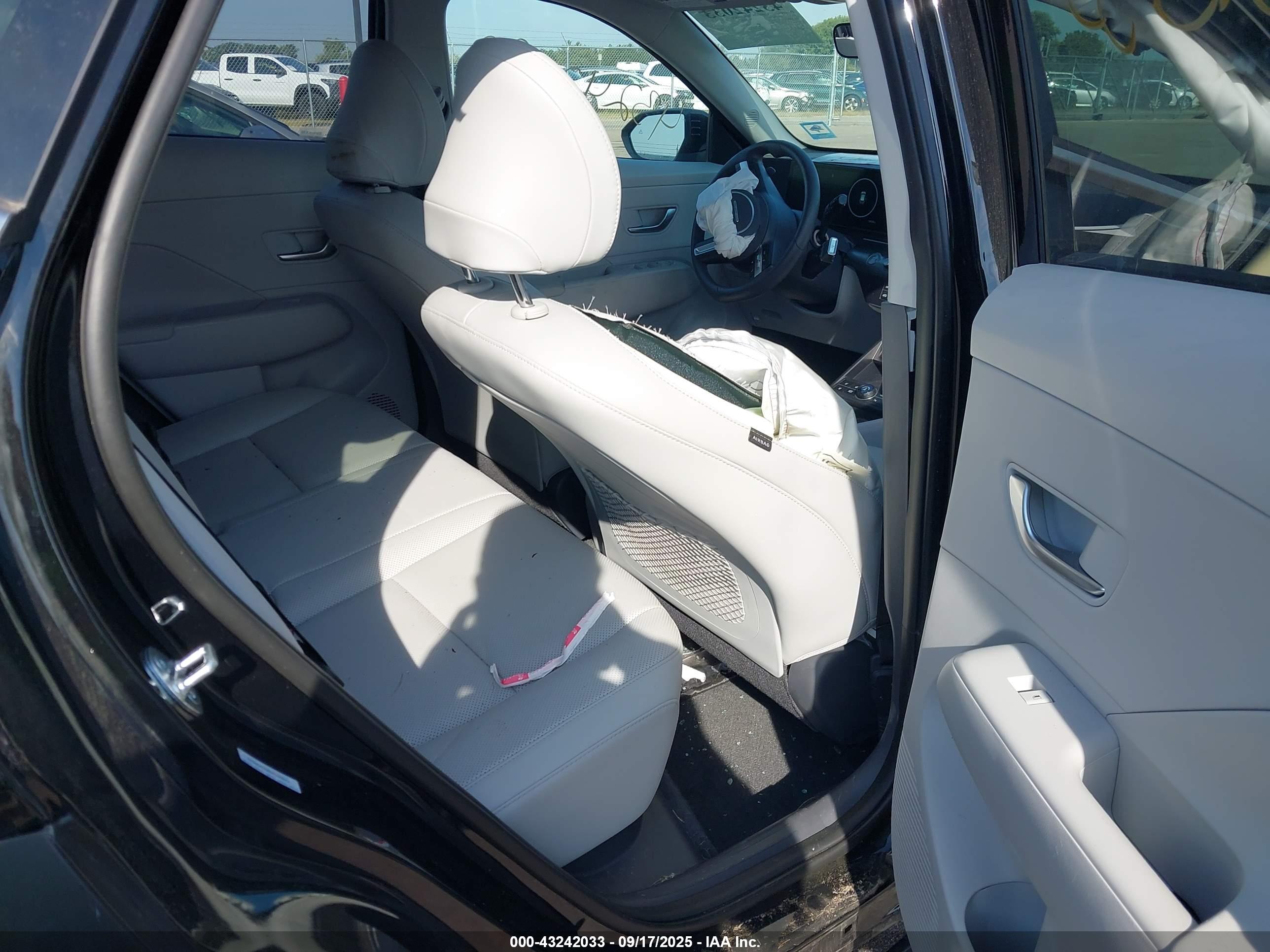 HYUNDAI KONA image 8