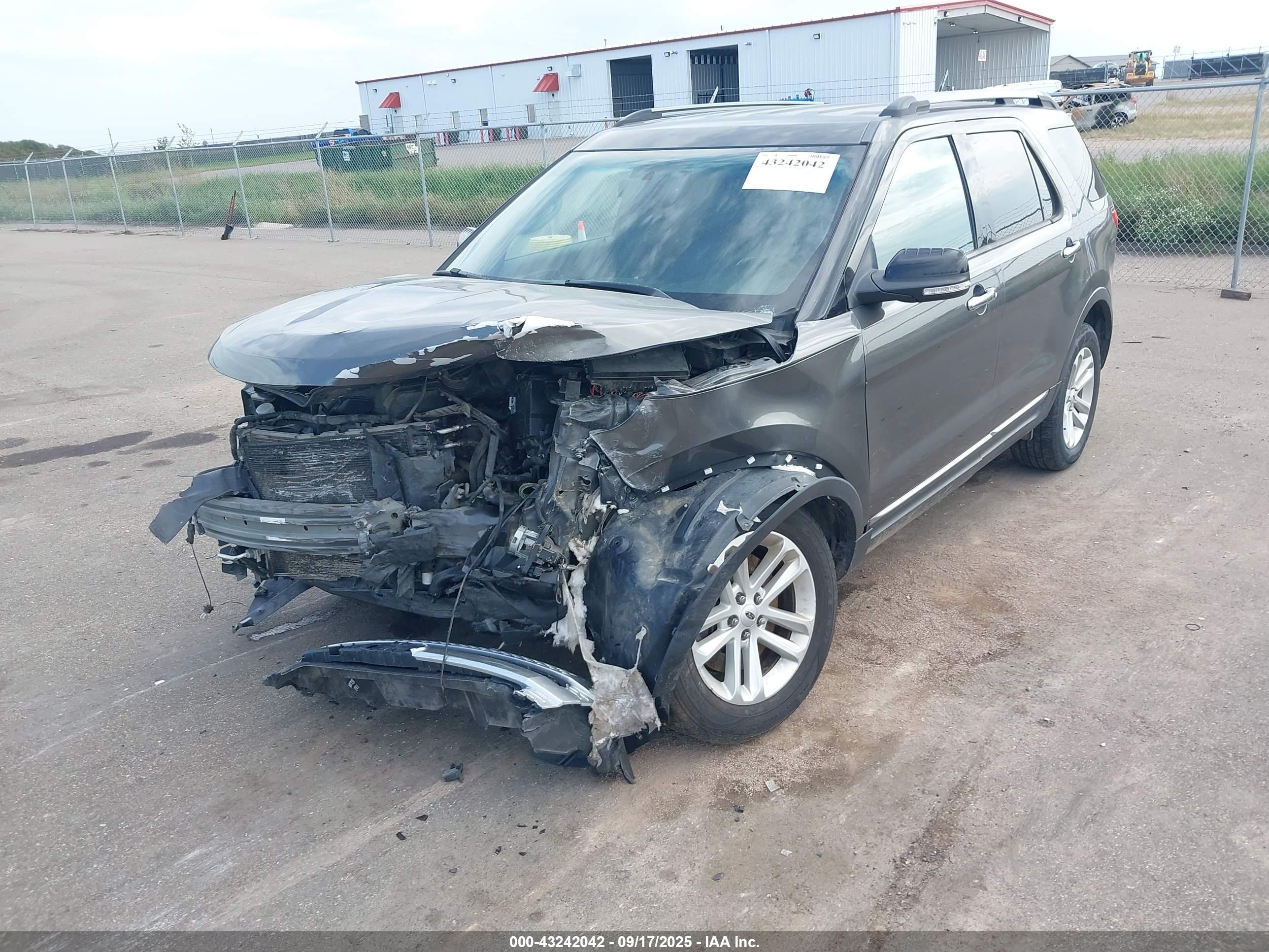 FORD EXPLORER image 2