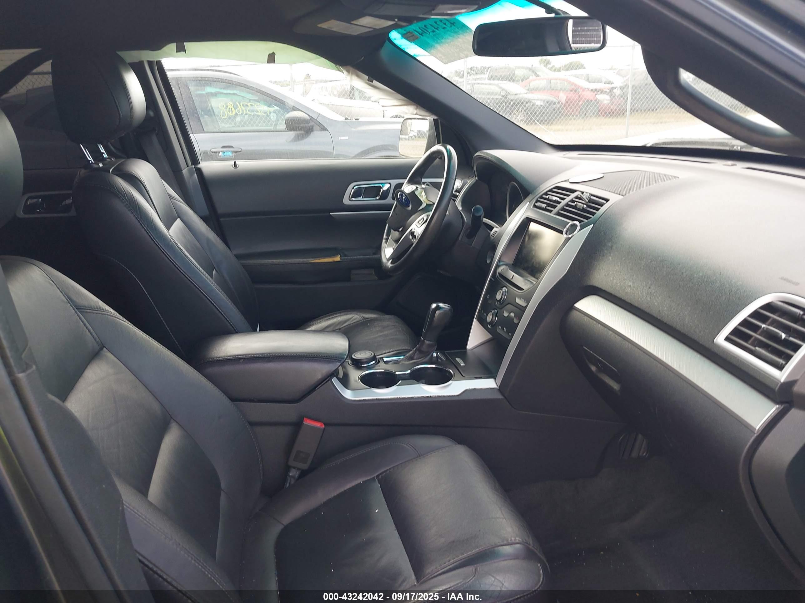 FORD EXPLORER image 5