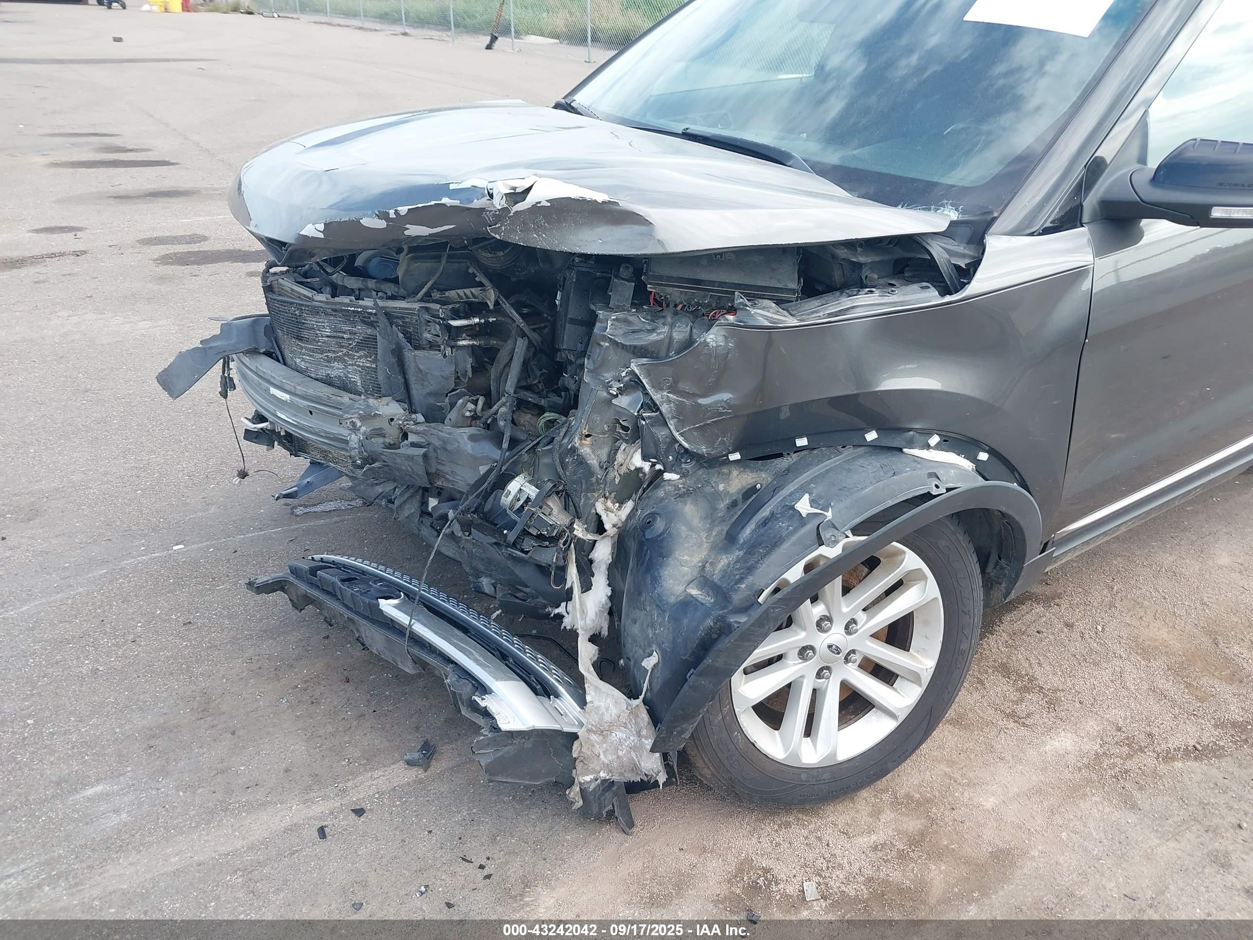 FORD EXPLORER image 6