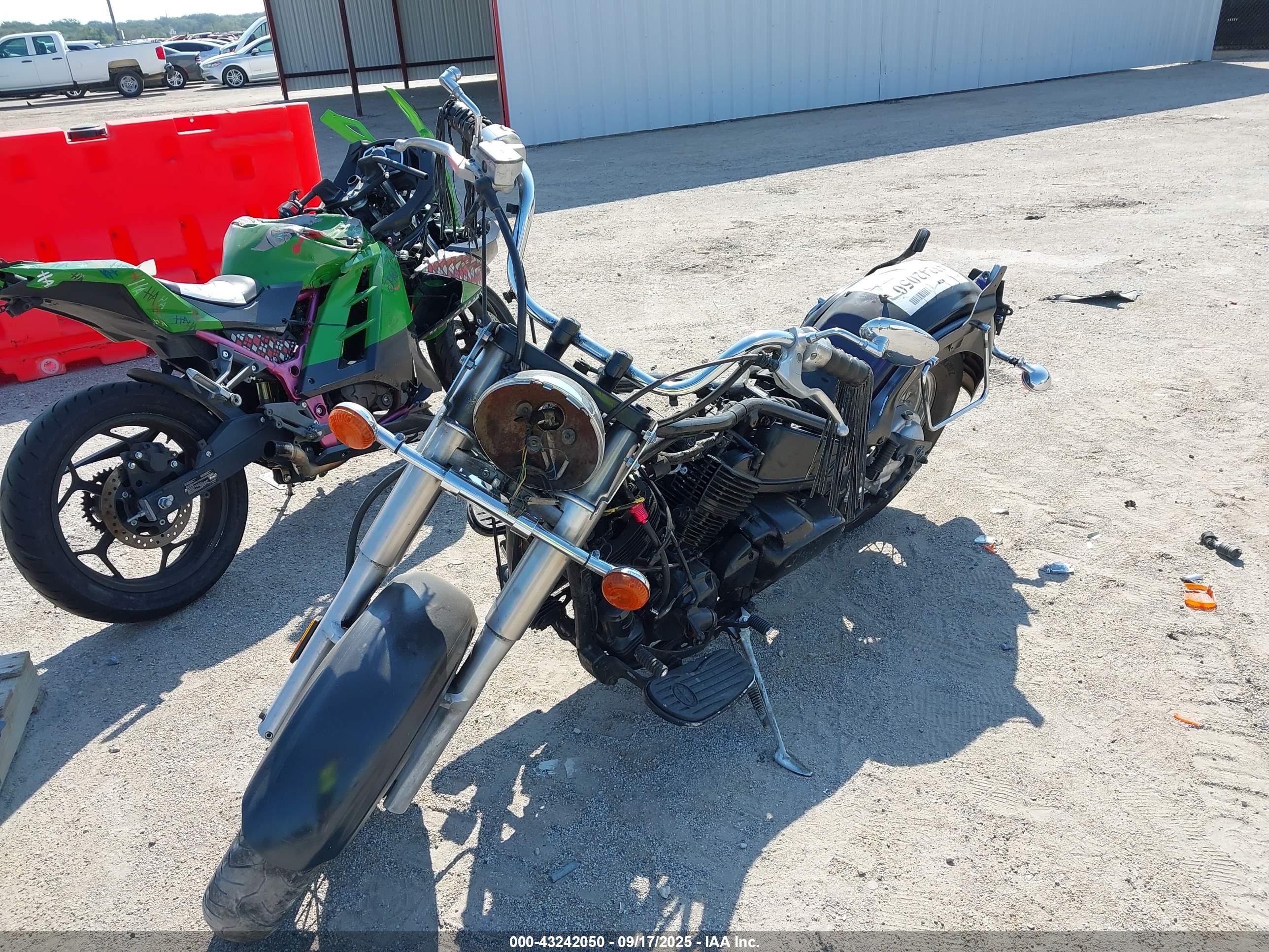 YAMAHA XVS65 image 2