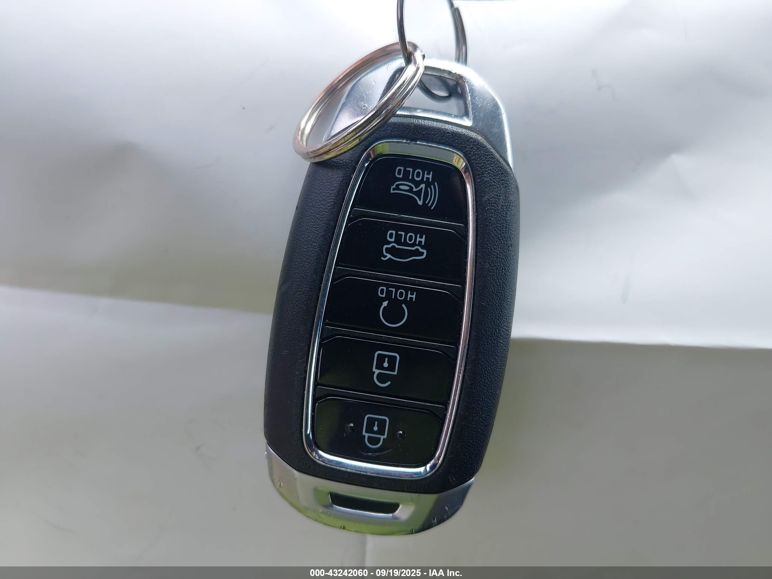HYUNDAI ELANTRA image 11