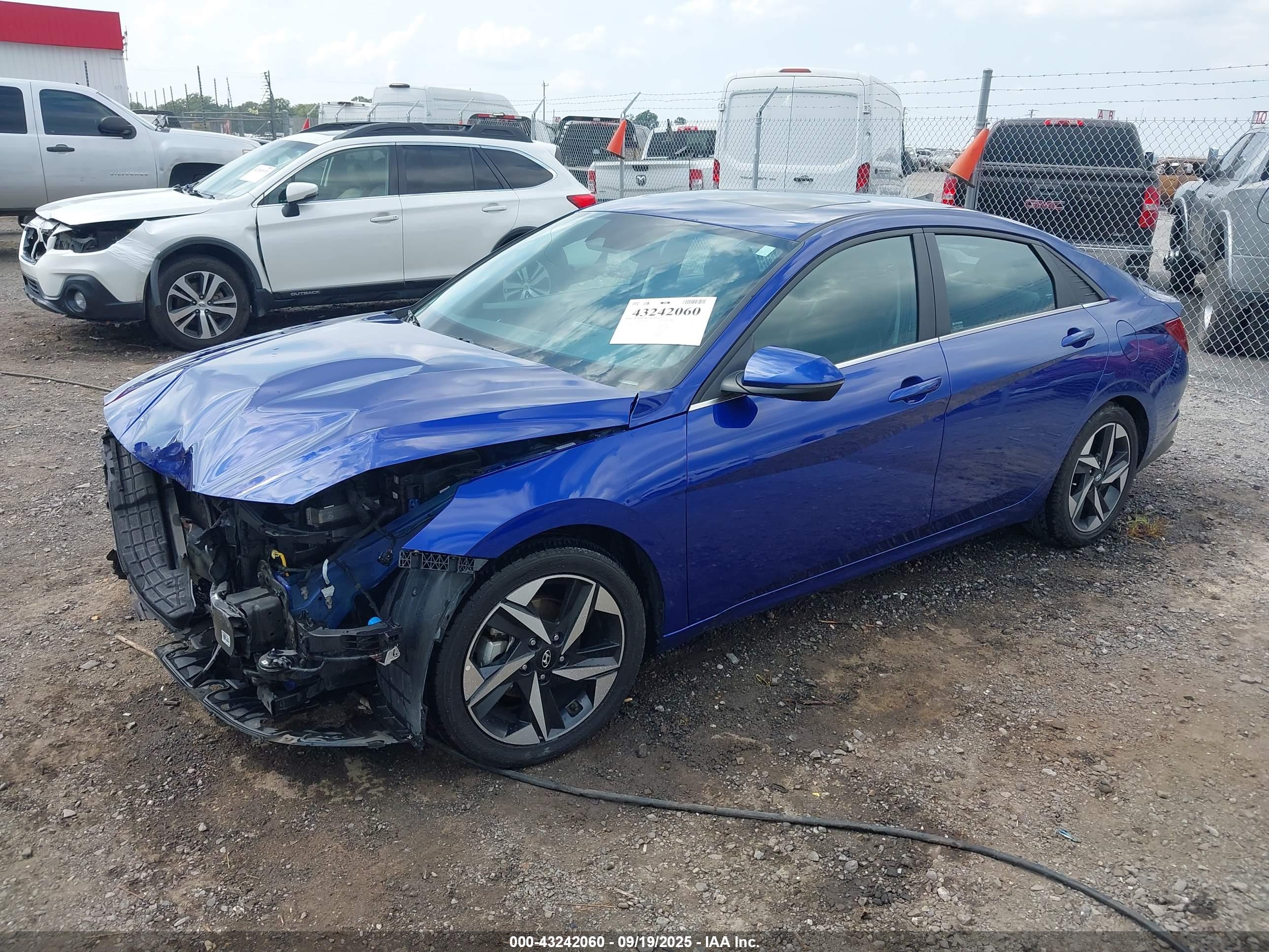 HYUNDAI ELANTRA image 2