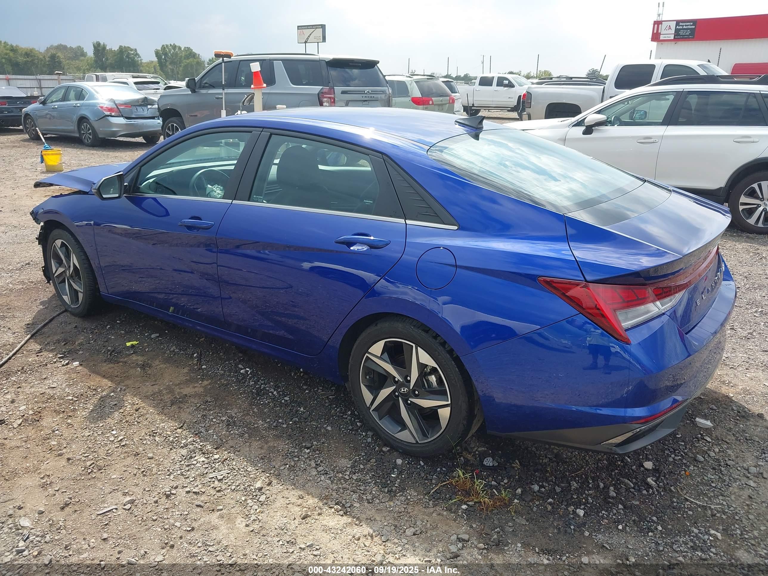 HYUNDAI ELANTRA image 3