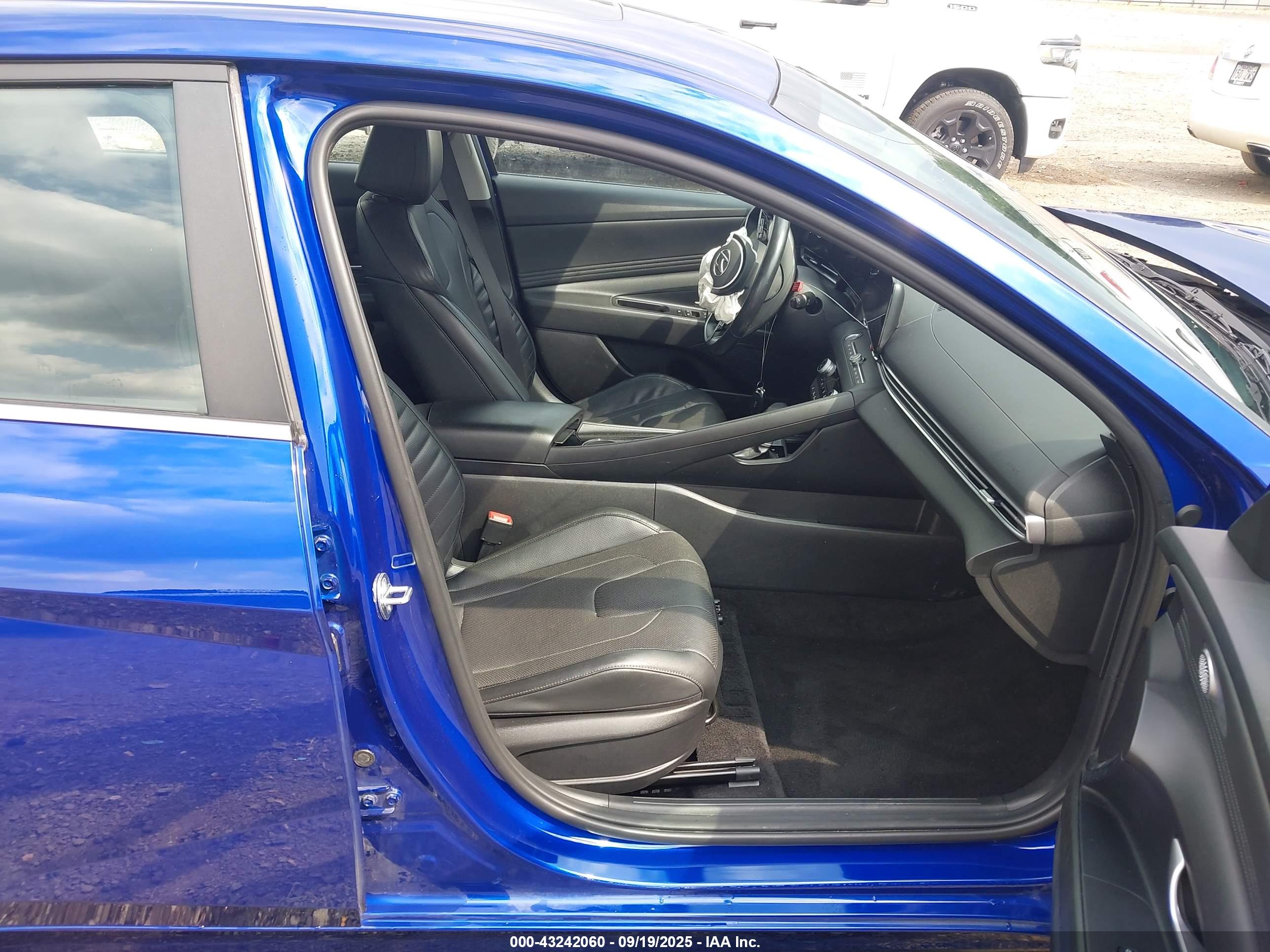 HYUNDAI ELANTRA image 5